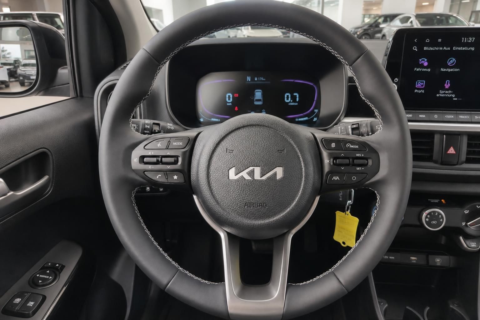 Kia Lenkrad mit Multifunktionstasten und digitalem Kombiinstrument