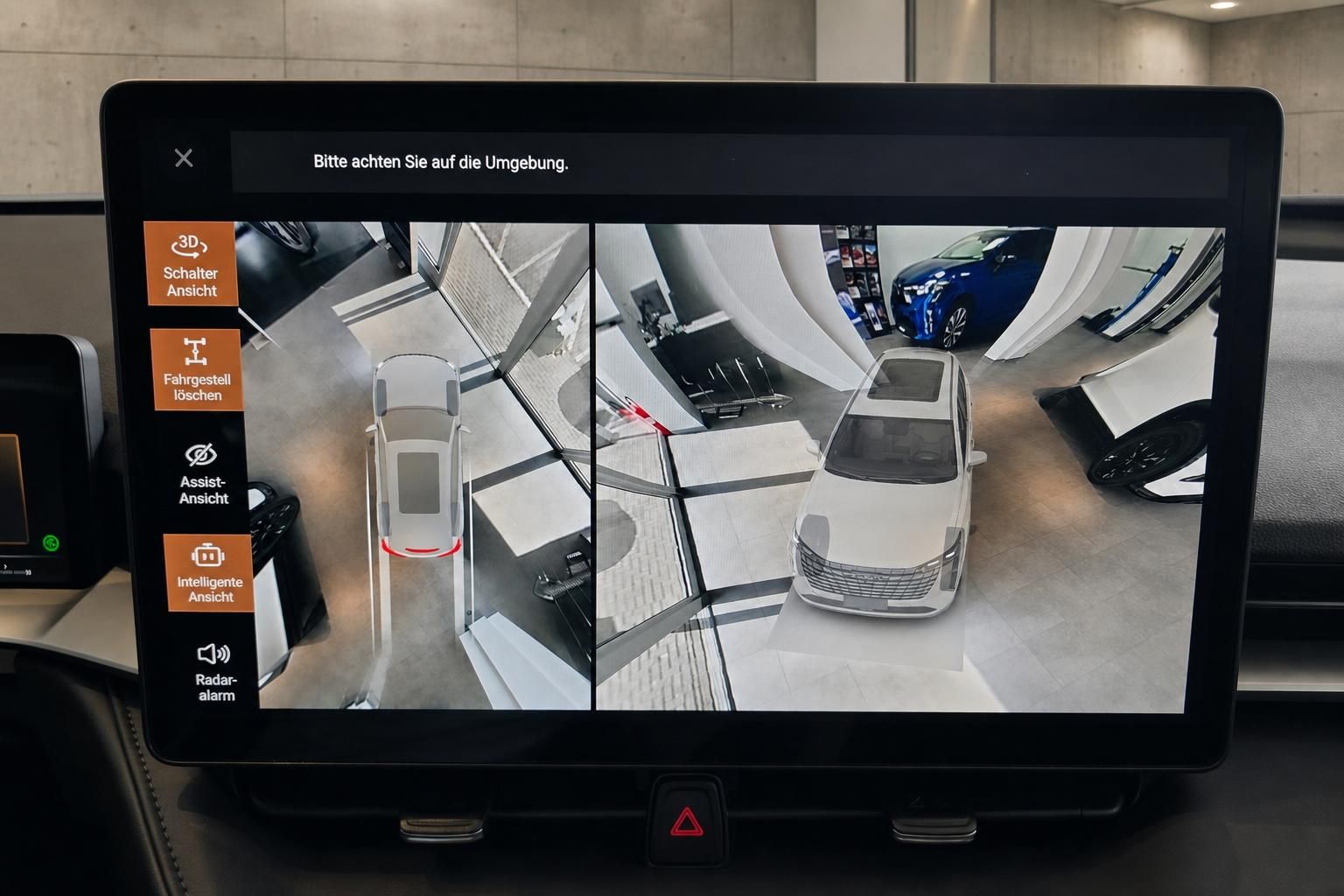 360-Grad-Kamera Anzeige im Infotainment-Display des Fahrzeugs