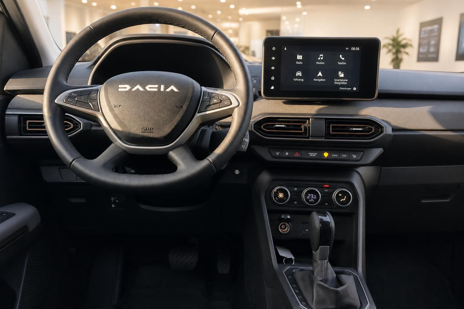 Dacia Innenraum mit Lenkrad, Touchscreen-Display und moderner Armaturenbrett-Ausstattung