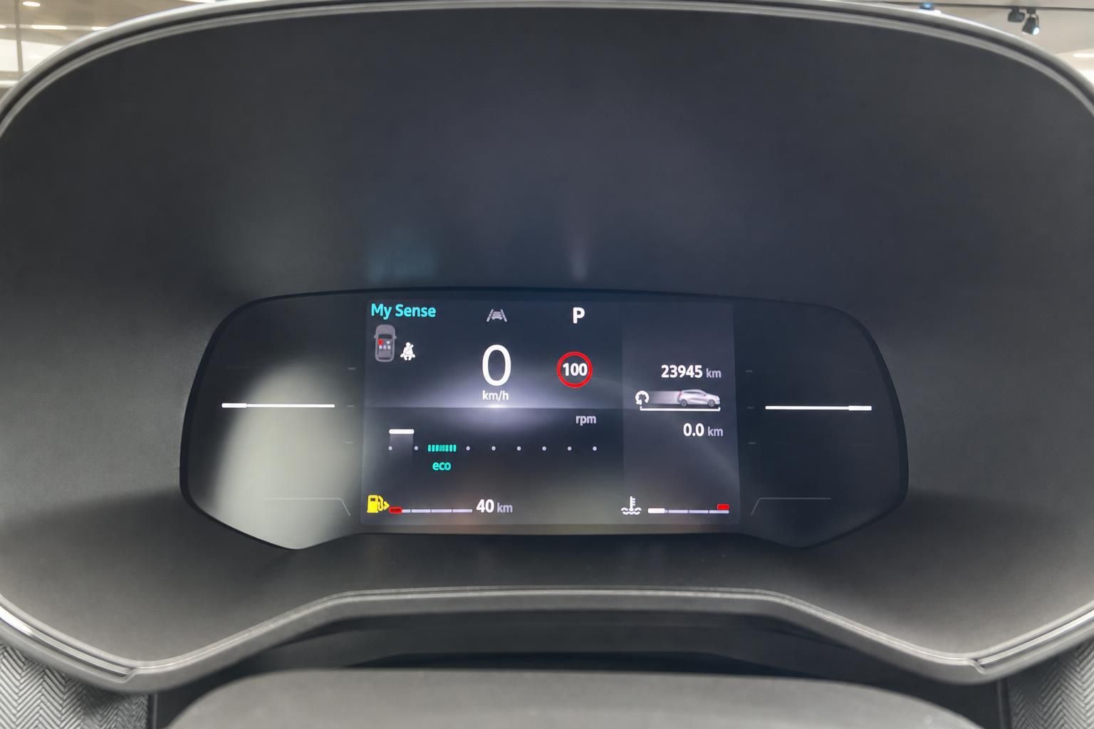 Digitales Kombiinstrument mit My Sense System, Eco-Modus und 23945 km Kilometerstand