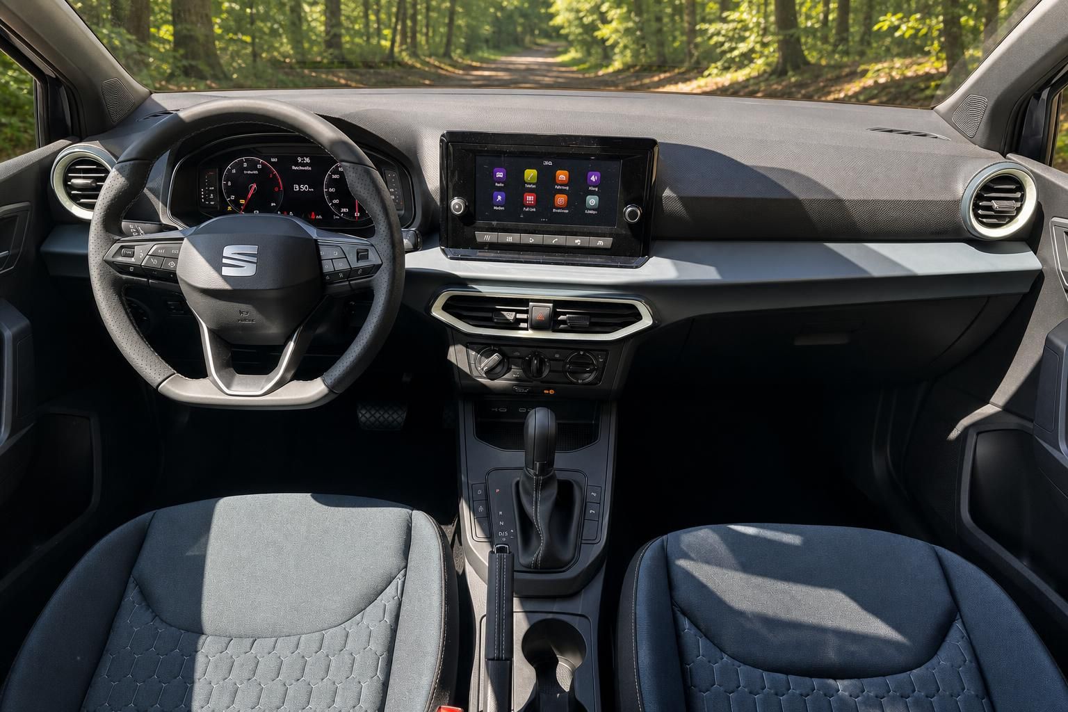SEAT Arona Cockpit und Armaturenbrett mit Touchscreen, Lenkrad und moderne Innenausstattung