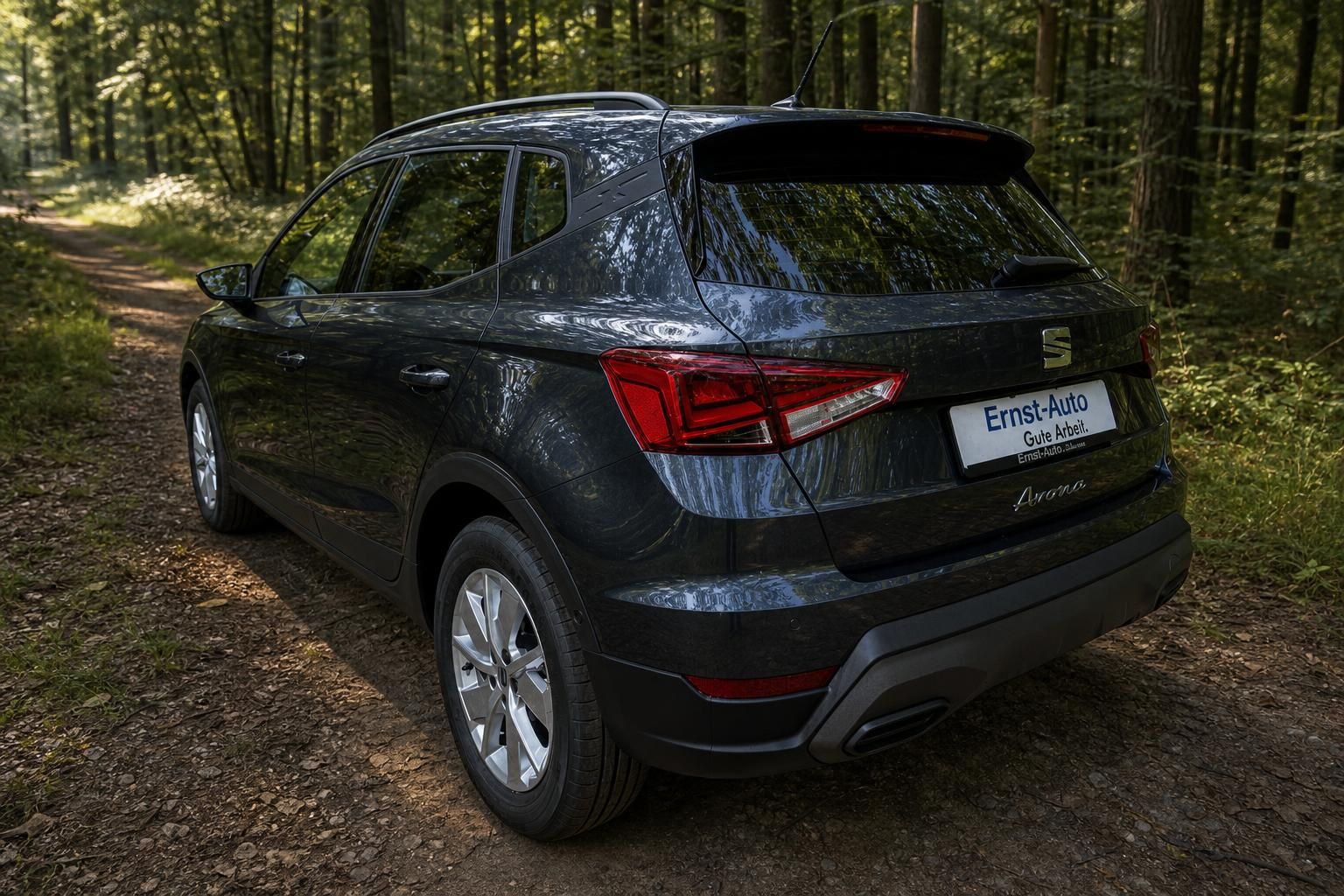 SEAT Arona SUV seitliche Heckansicht in grau metallic - Gebrauchtwagen Außenansicht