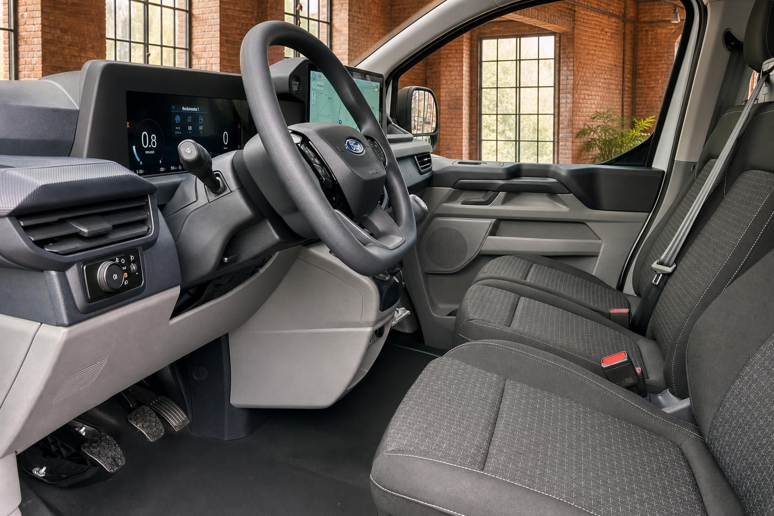 Ford Transit Fahrerraum mit Cockpit und Vordersitzen im Detail