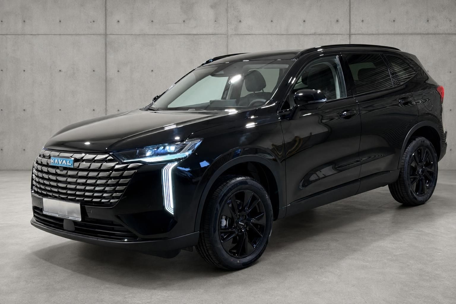 Haval SUV schwarz Frontansicht mit LED-Tagfahrlicht im Studio