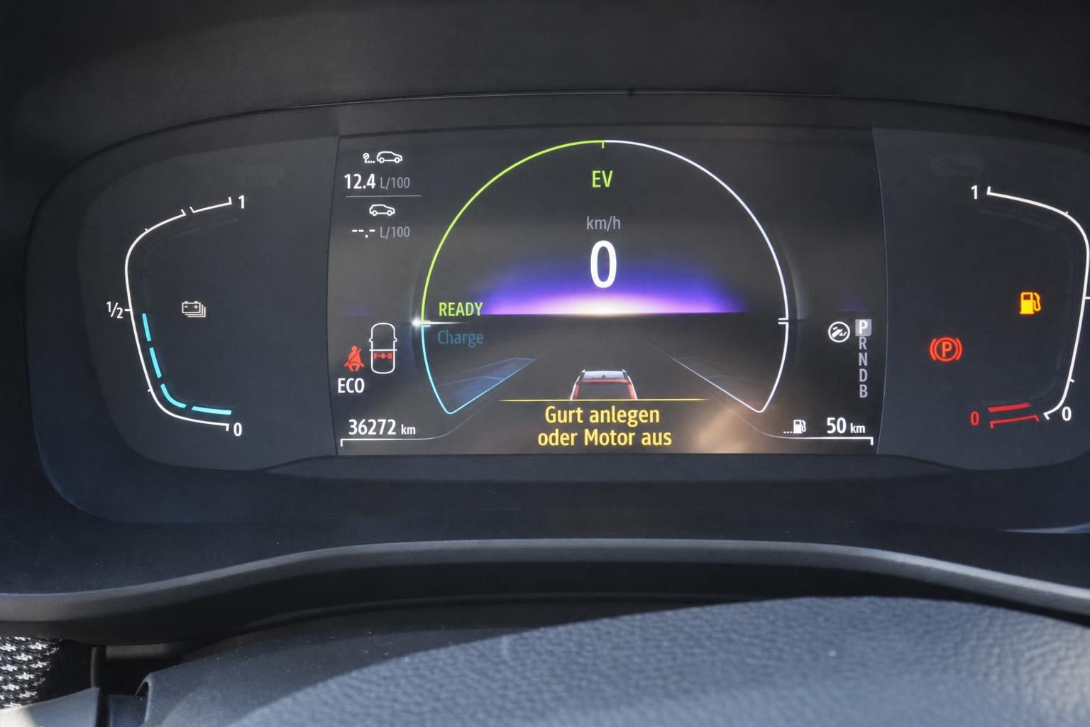 Digitales Kombiinstrument Hybrid EV-Modus READY Tachometer 36272 km Kilometerstand Innenraum