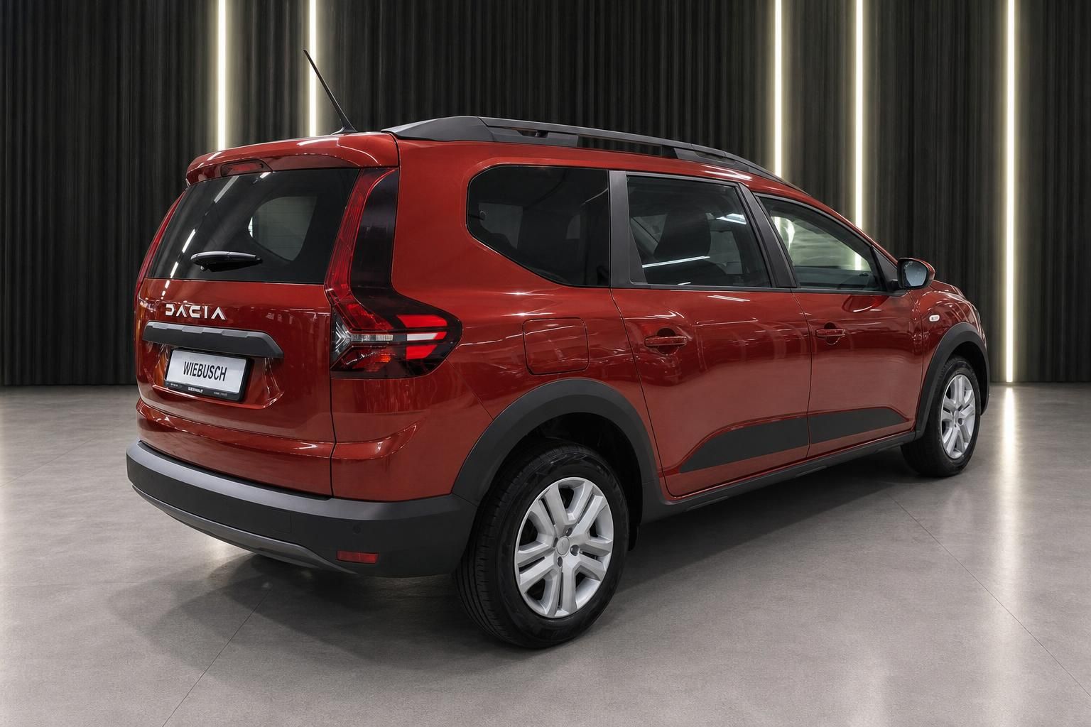 Dacia Jogger rot Heckansicht schräg links Autohaus Wiebusch