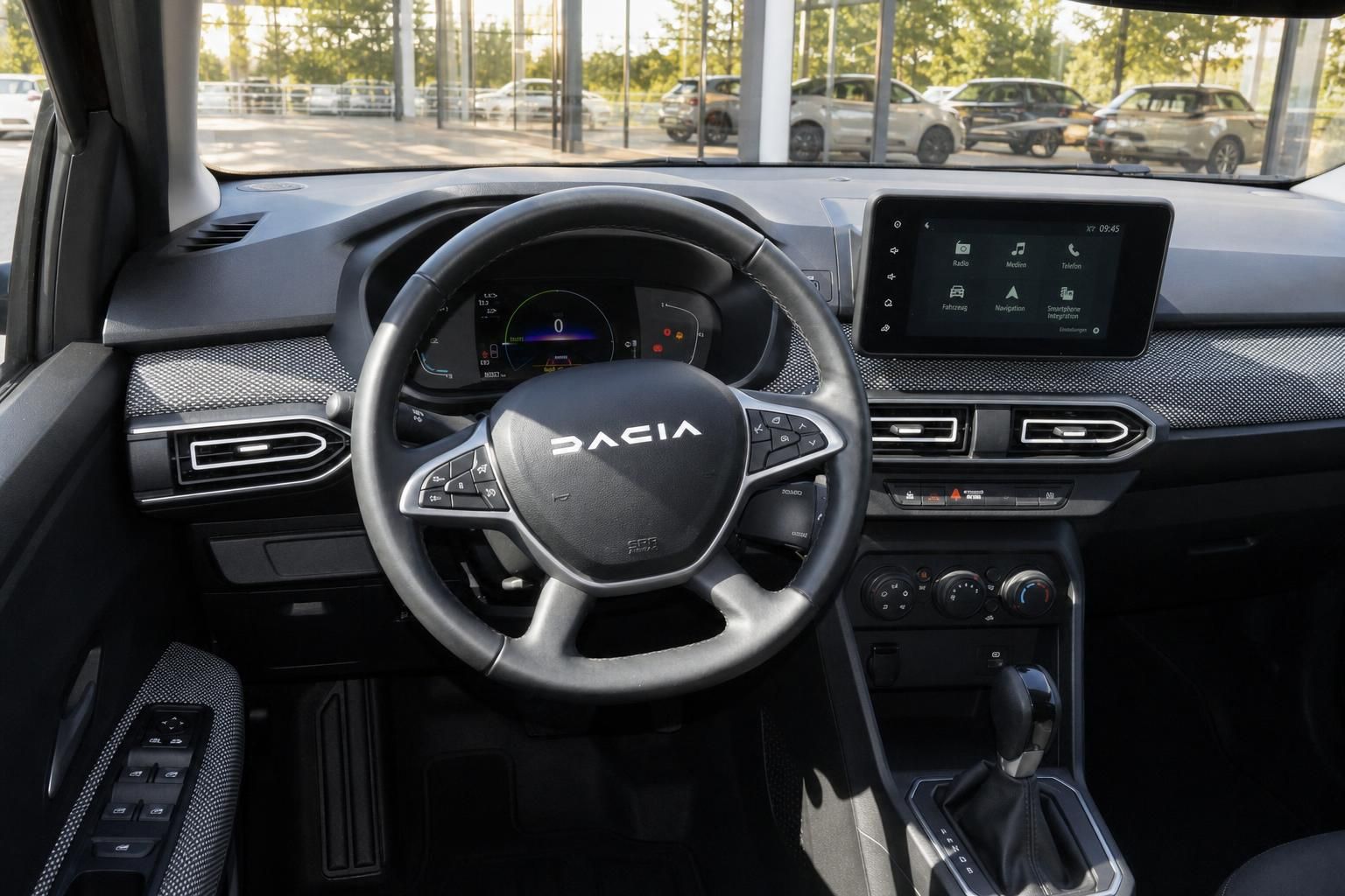 Dacia Jogger Cockpit mit Lenkrad Touchscreen Navigationssystem und digitaler Instrumentenanzeige