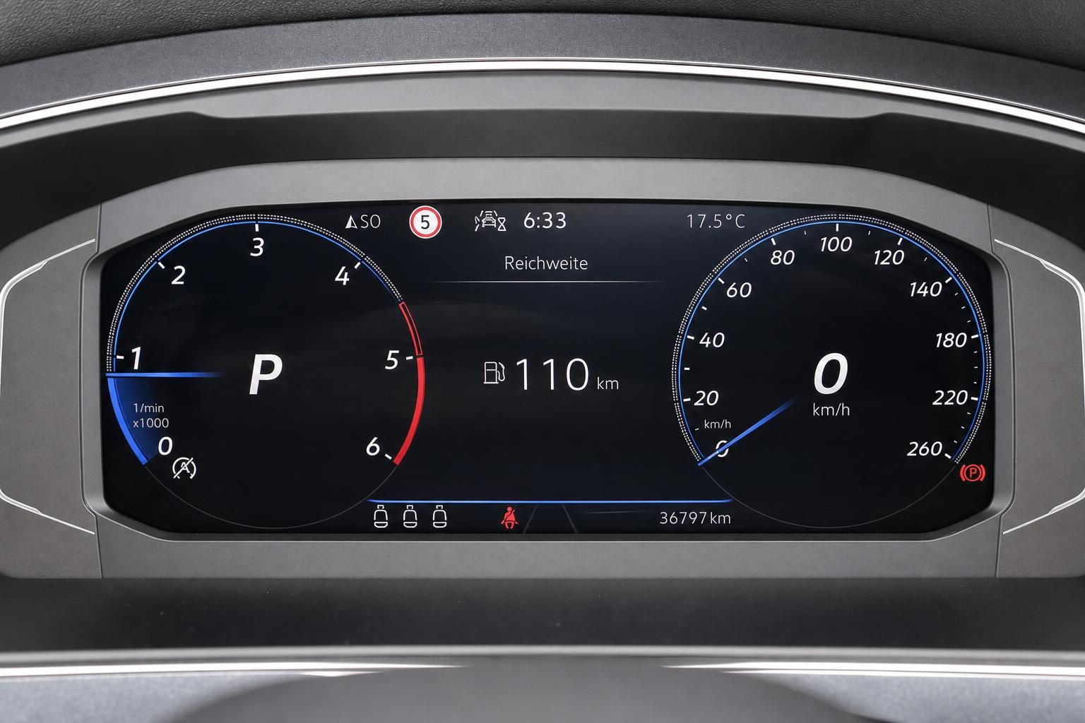 VW Tiguan Kombiinstrument Tacho Digitalanzeige Detail