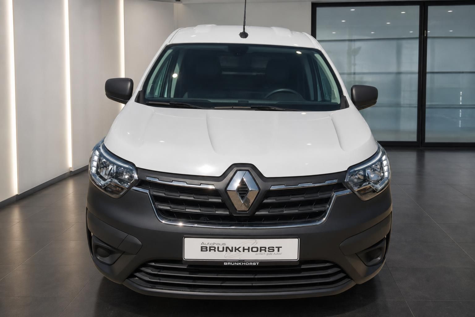 Renault Express Kastenwagen weiß Frontansicht gerade im Autohaus Brunkhorst