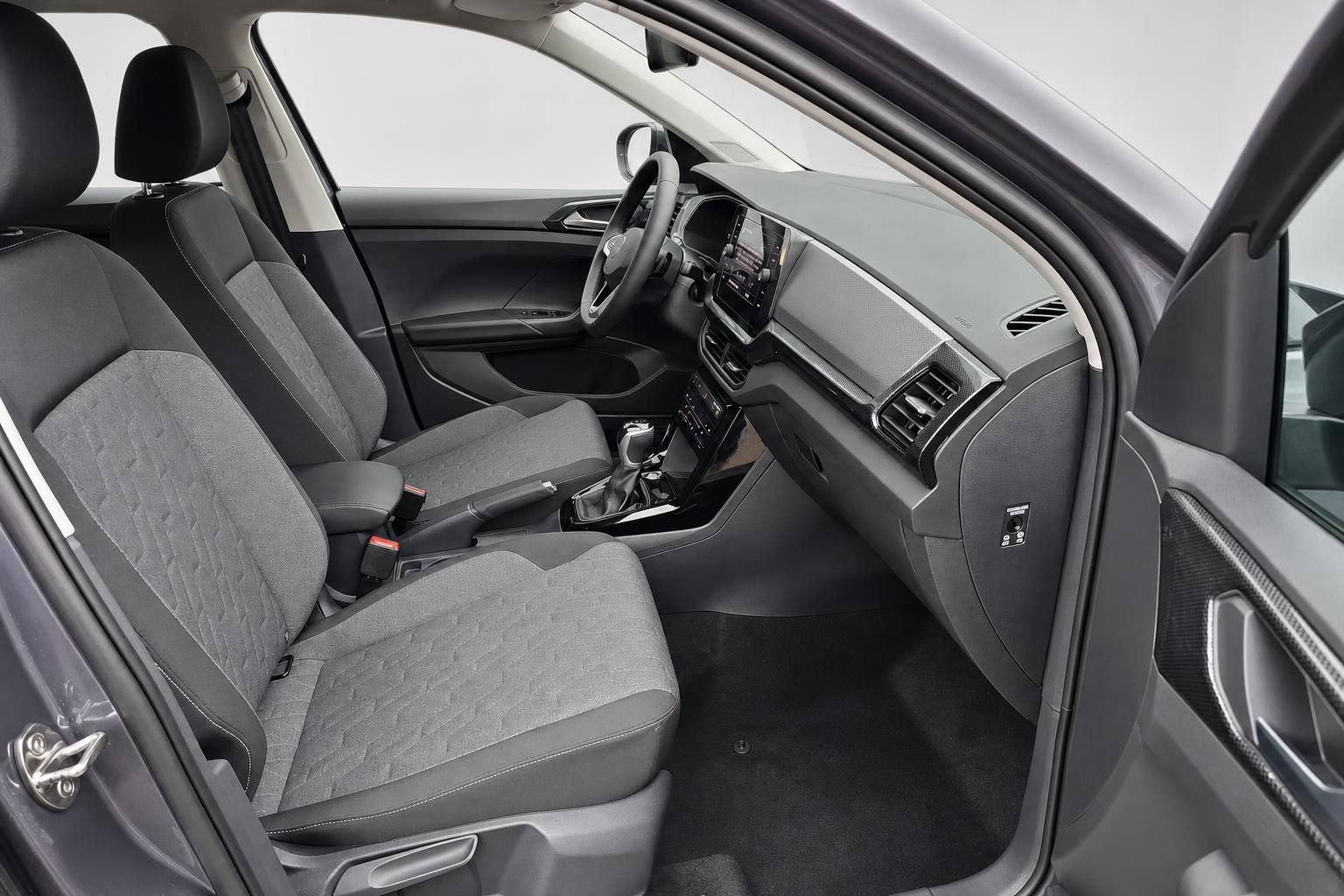 VW T-Cross Innenraum, Blick auf Sitze und Armaturenbrett