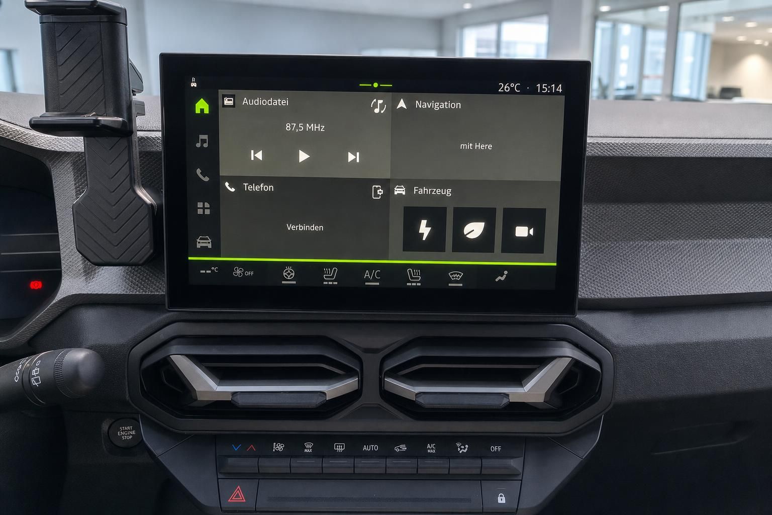 Fahrzeug Infotainment-Display mit Navigationssystem und Klimaanlage-Bedienung