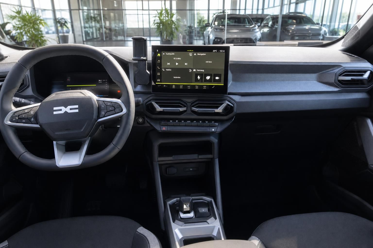 Dacia Duster Cockpit mit digitalem Touchscreen, Lenkrad und Armaturenbrett