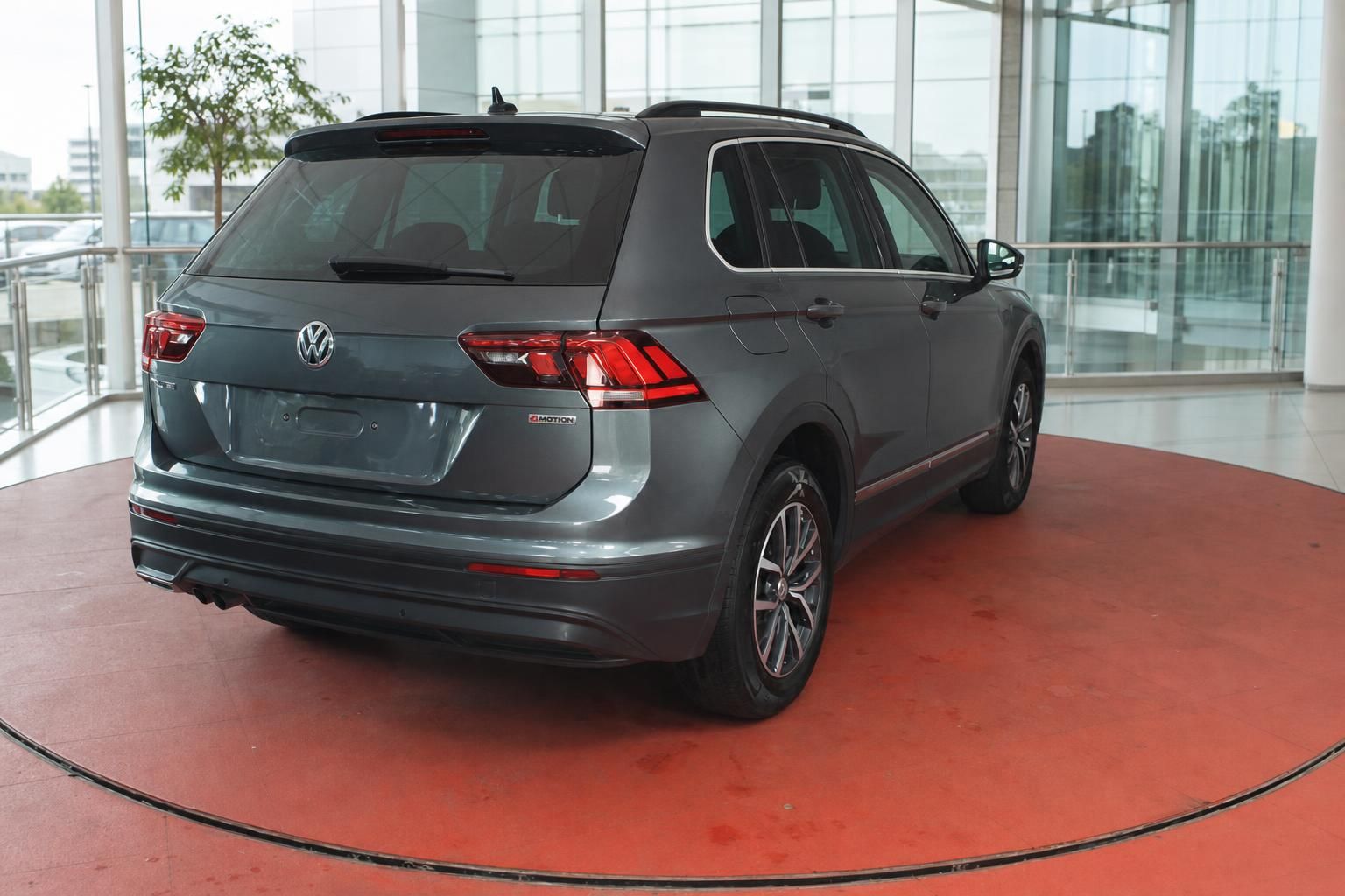 VW Tiguan grau metallic Heckansicht mit 4Motion Allrad