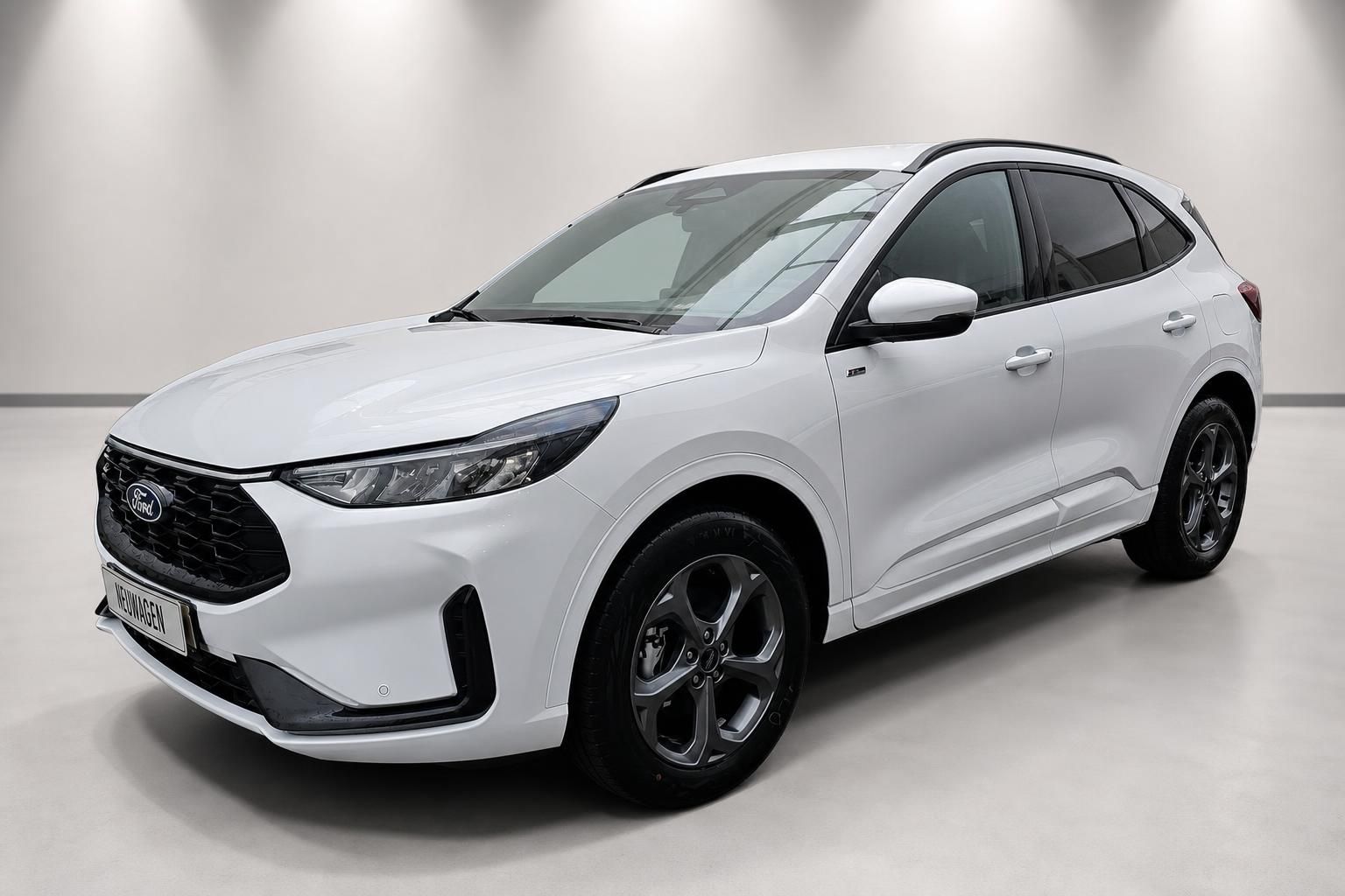 Ford Kuga weiß SUV Frontansicht schräg von vorne