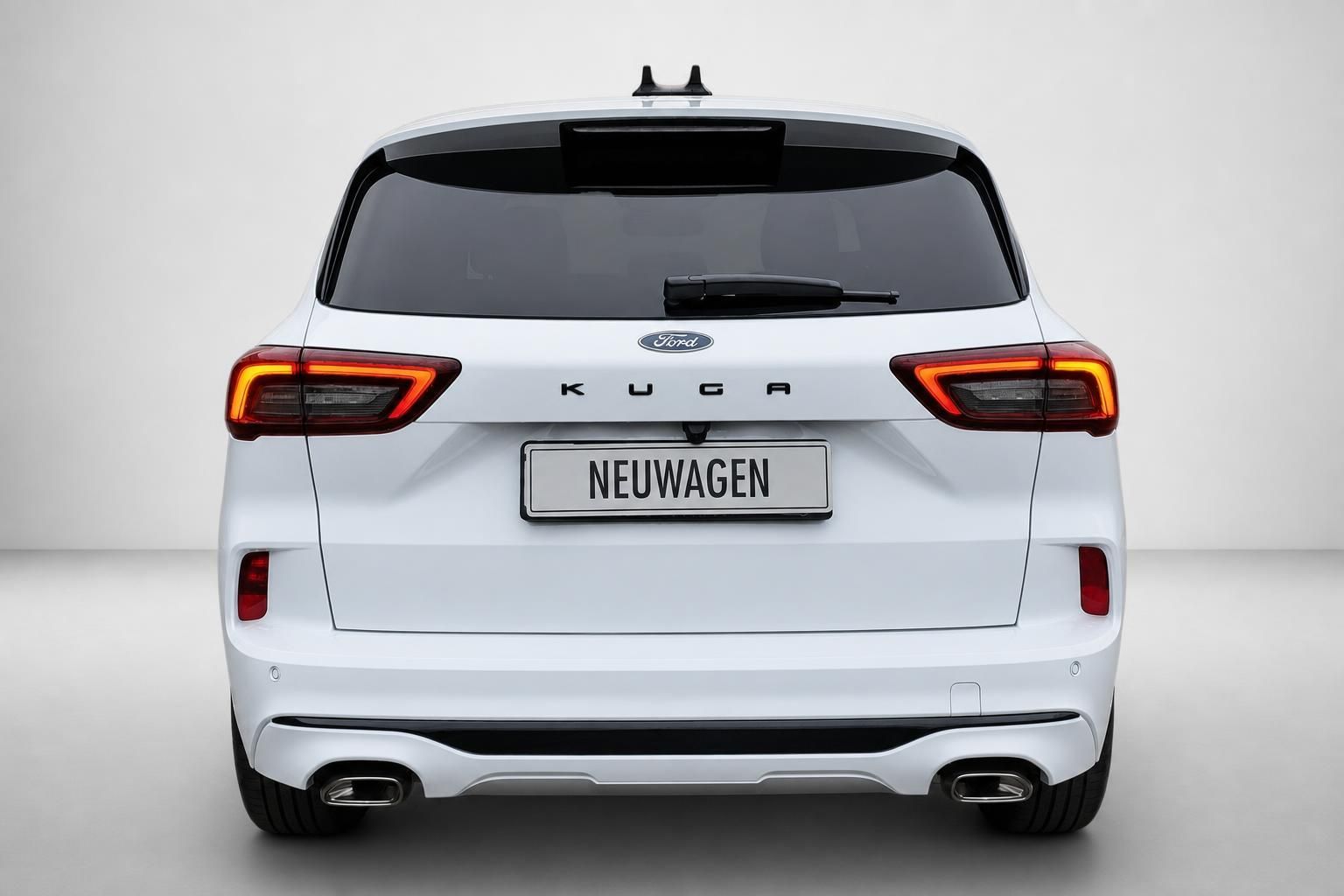 Ford Kuga Heckansicht in Weiß mit LED-Rückleuchten