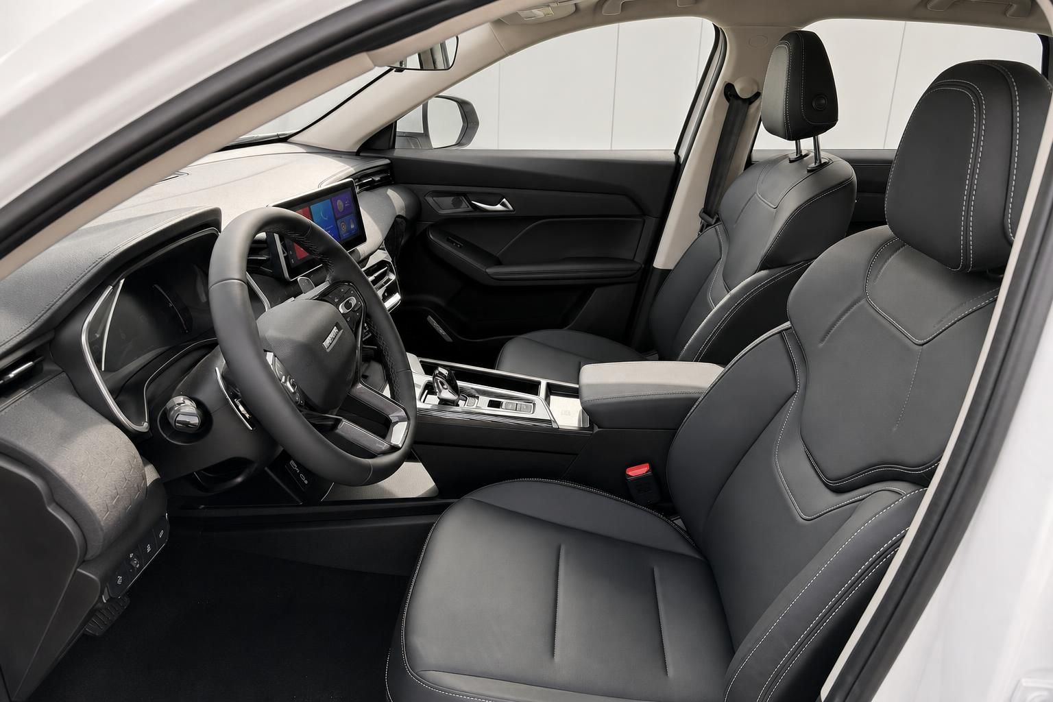 Haval Innenraum mit Ledersitzen und Cockpit-Ansicht