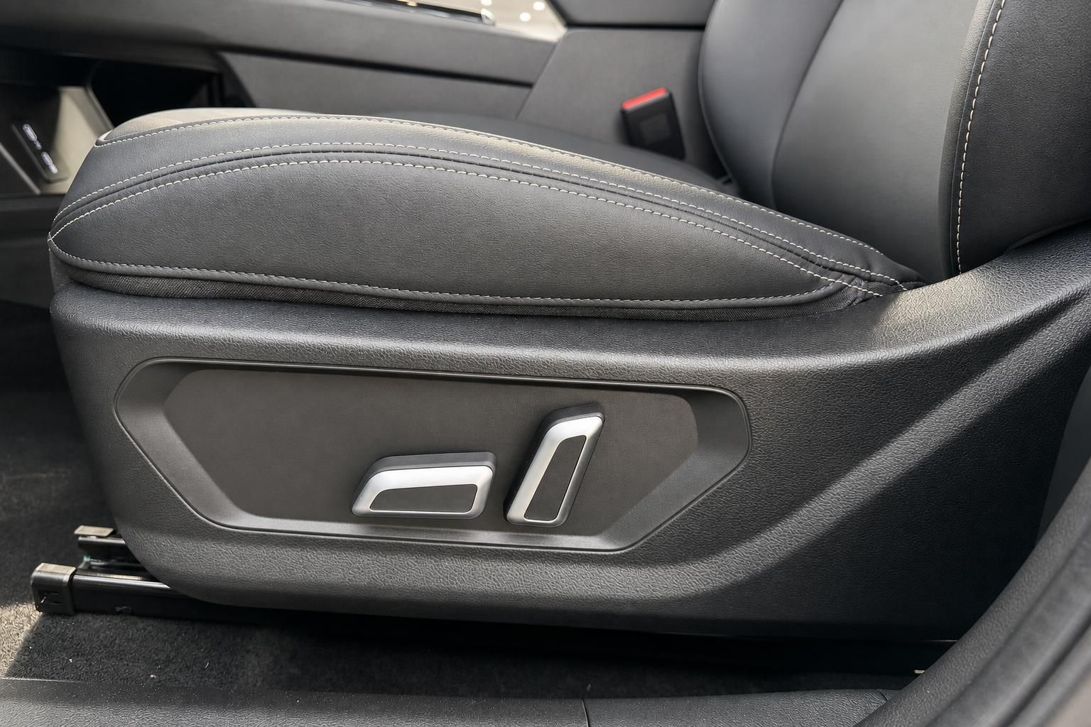 Sitzverstellung und Ledersitz Innenraum Haval SUV