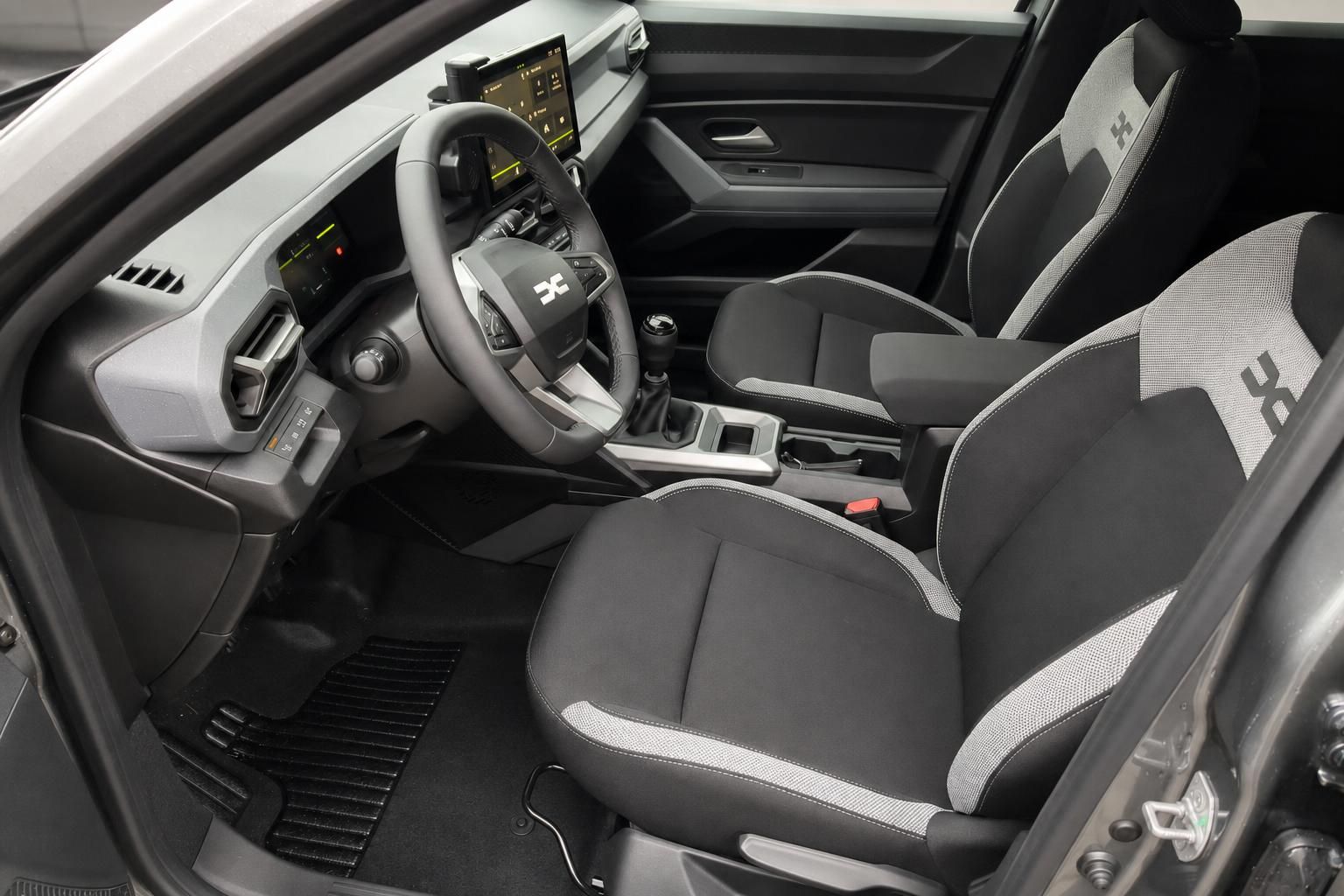 Dacia Duster Innenraum schwarz-grau Sitze Cockpit Ausstattung