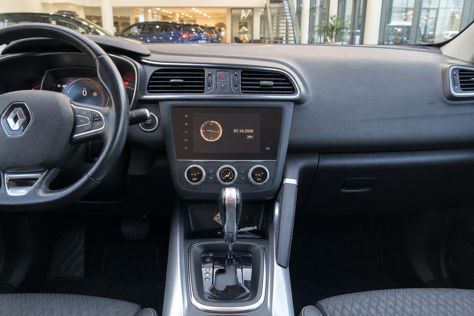 Renault Kadjar Cockpit mit Automatikgetriebe und Touchscreen Display