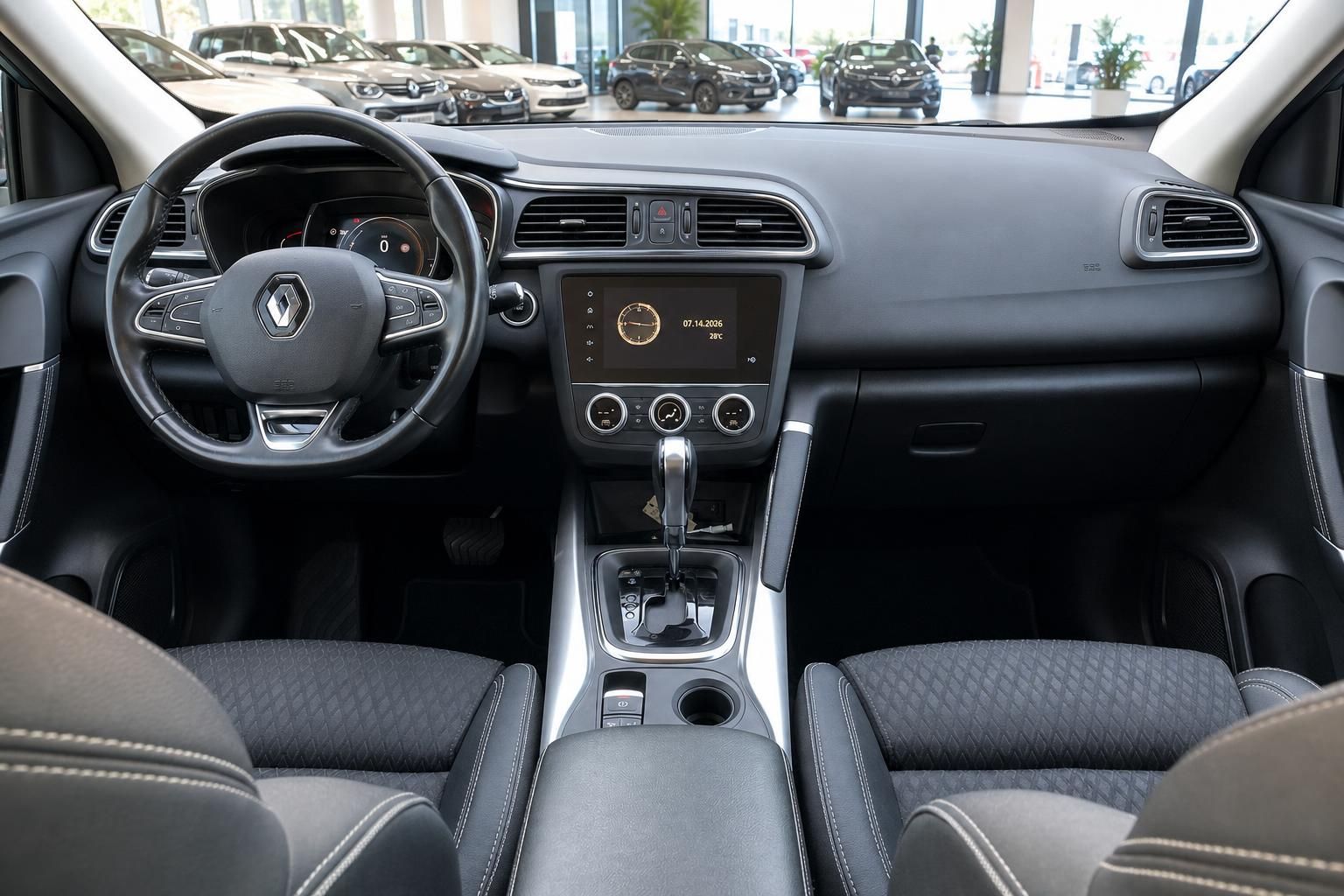 Renault Kadjar Cockpit mit Lenkrad und Touchscreen Innenraumansicht