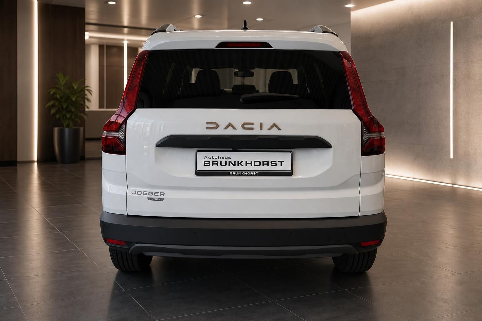 Dacia Jogger weiss Heckansicht mit Autohaus Brunkhorst Kennzeichen