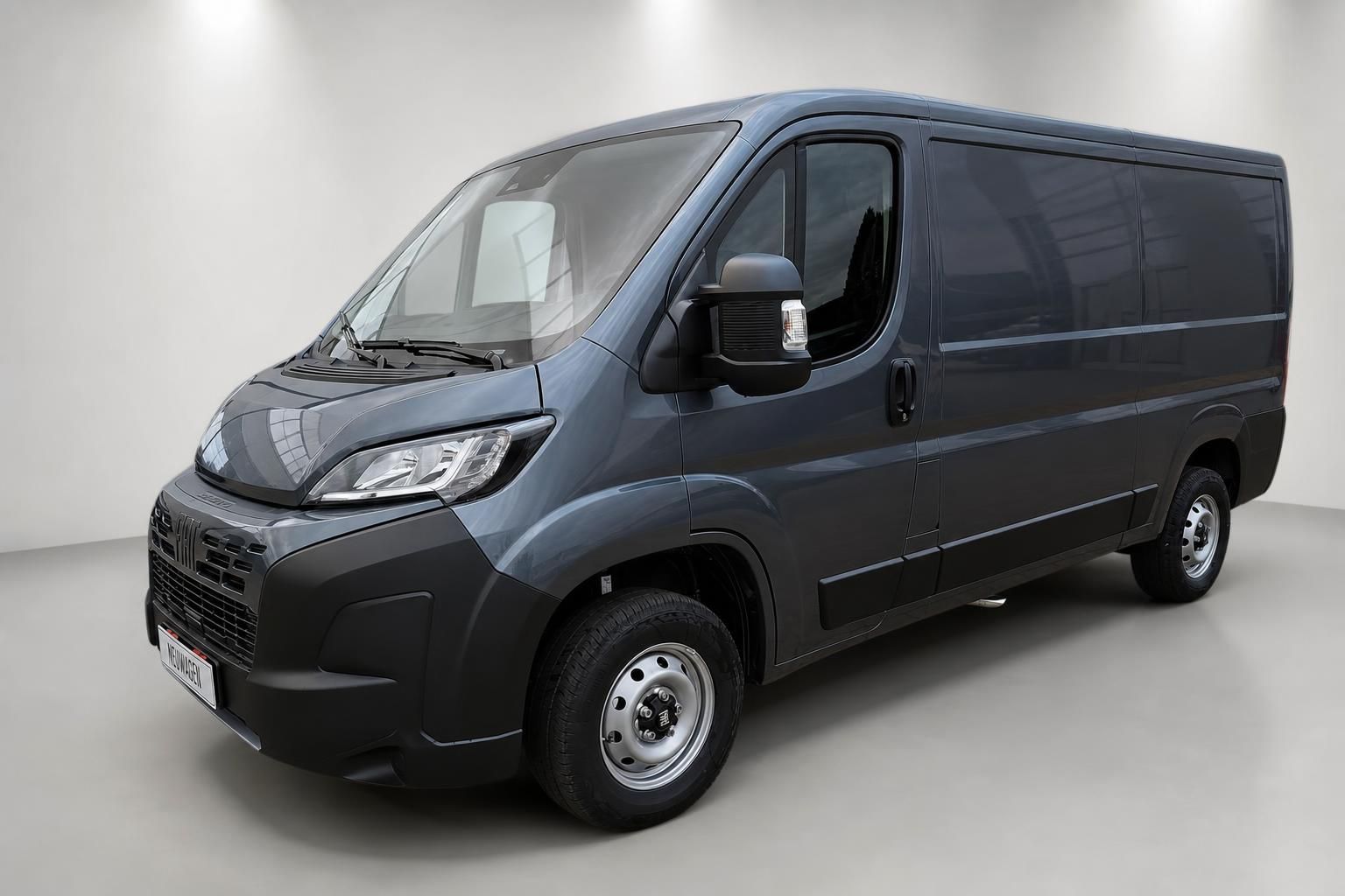 Fiat Ducato Kastenwagen Seitenansicht in Anthrazit, Neuwagen