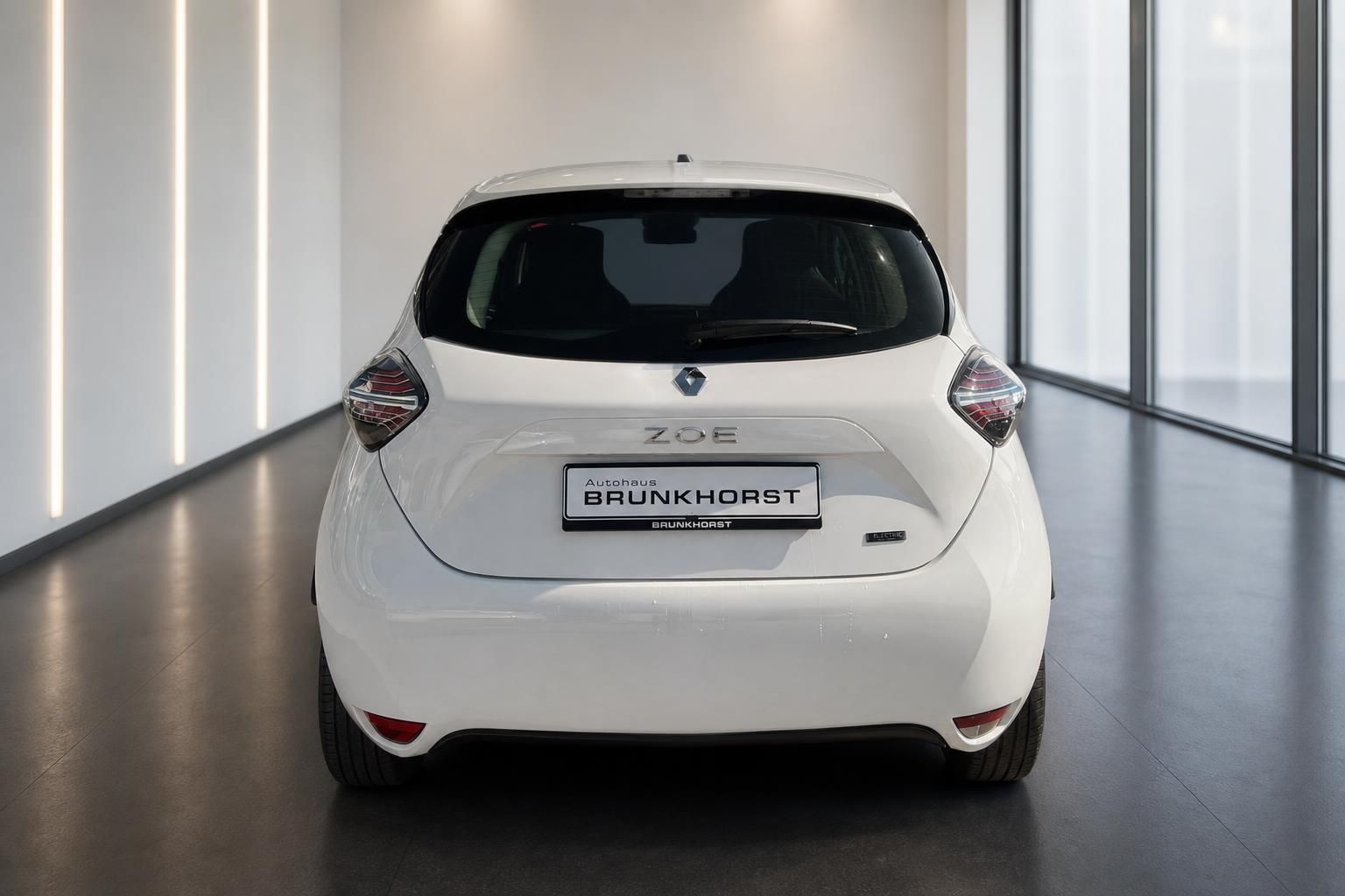 Renault ZOE Heckansicht mit ZOE-Schriftzug und modernen LED-Rückleuchten