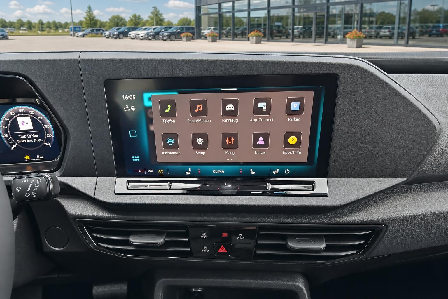 VW Caddy Infotainment Touchscreen mit Menü und Klimasteuerung