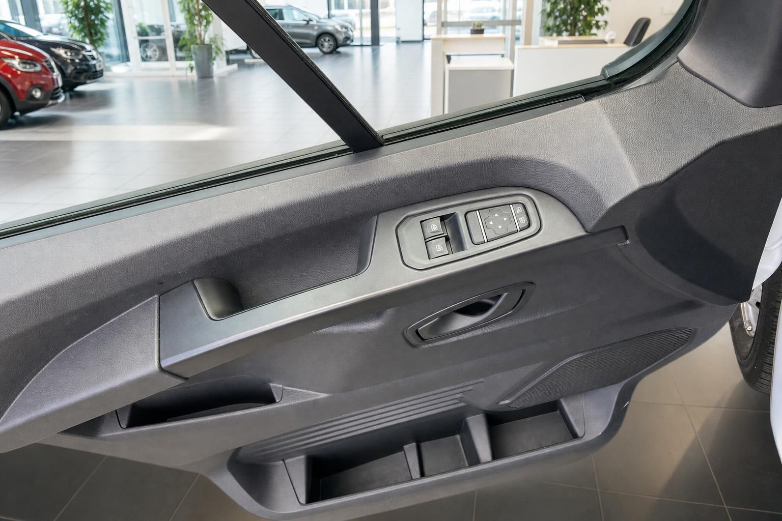 Fahrzeug Innenraum Türverkleidung mit Fensterheber und Bedienungselementen Detail