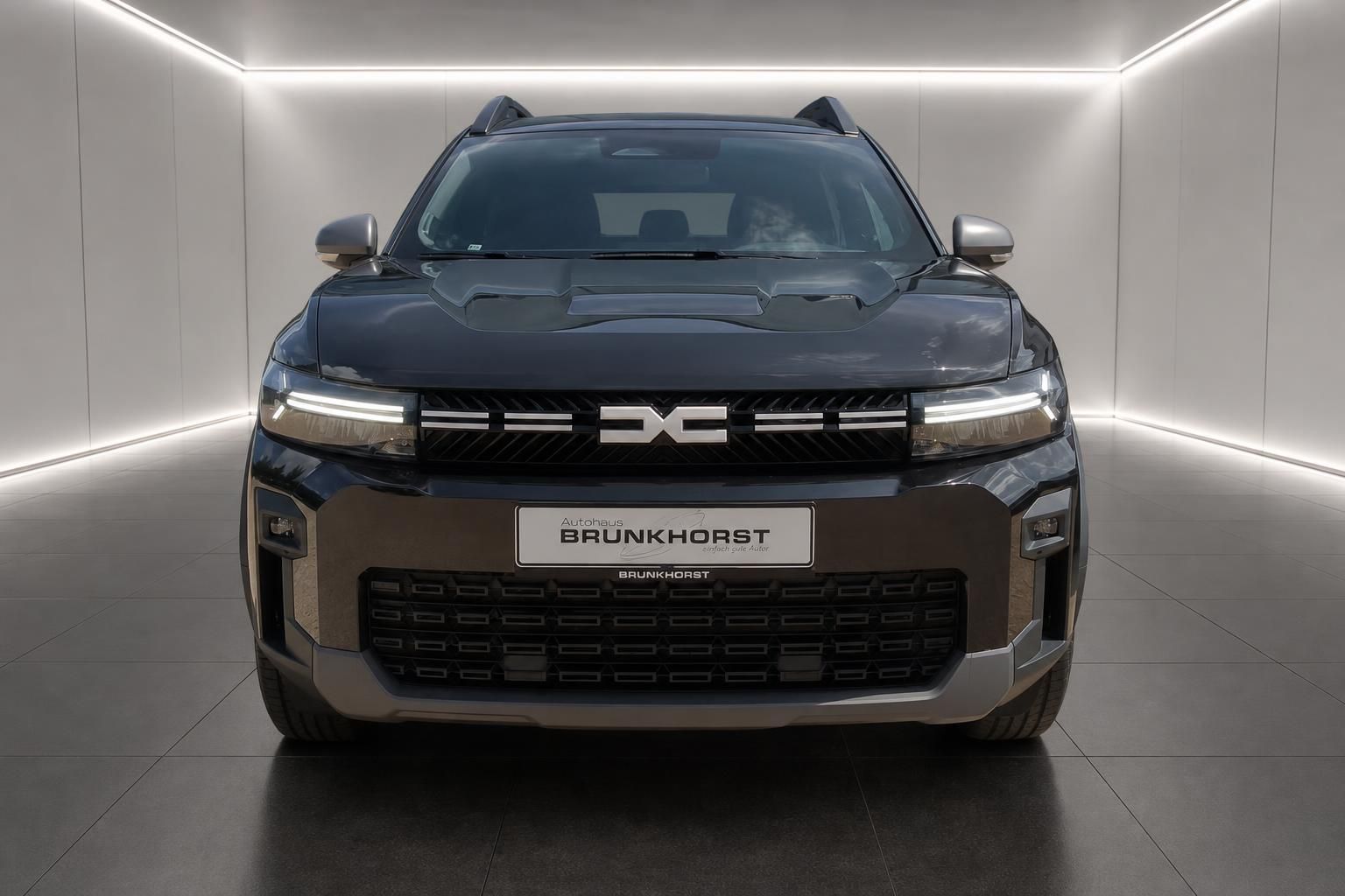 Dacia Bigster SUV dunkelblau Frontansicht gerade – SUV Neuwagen mit LED-Tagfahrlicht