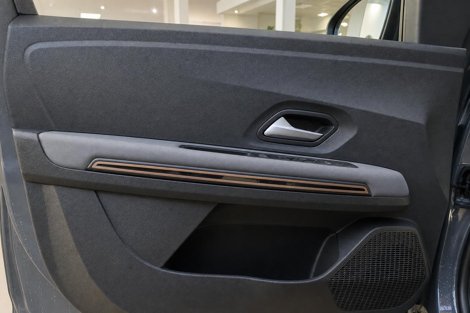 Dacia Fahrzeug Türverkleidung innen mit Griff und Dekorleiste