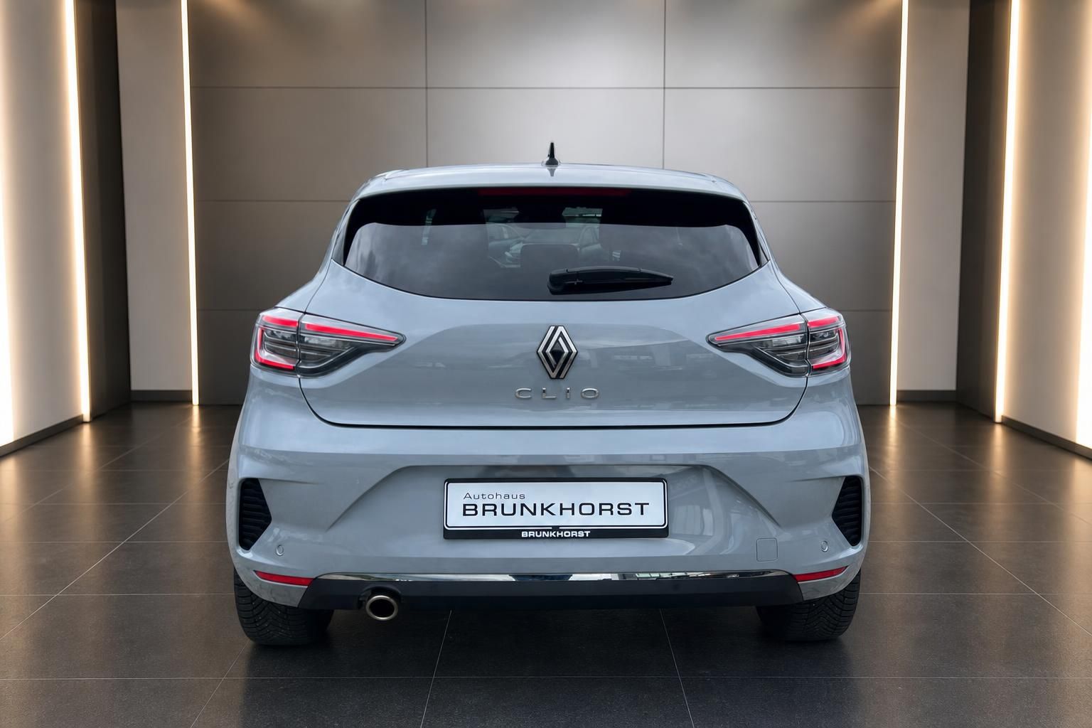 Renault Clio silber metallic Heckansicht mit LED-Rückleuchten und Kennzeichen