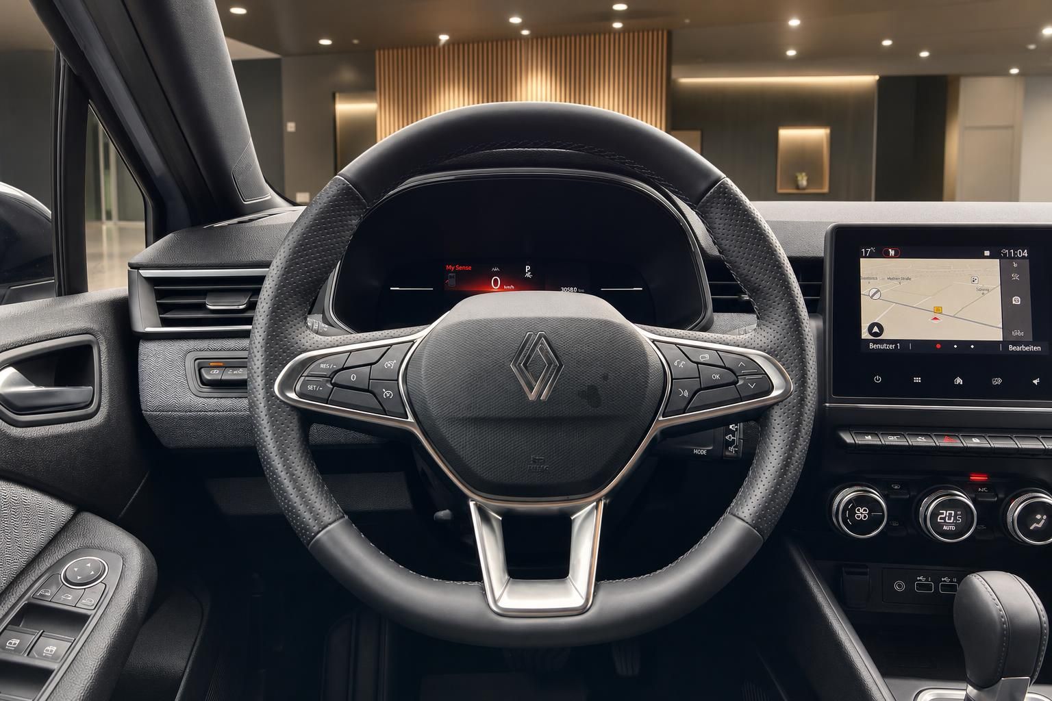 Renault Innenraum mit Lenkrad, digitalem Cockpit und Navigationssystem
