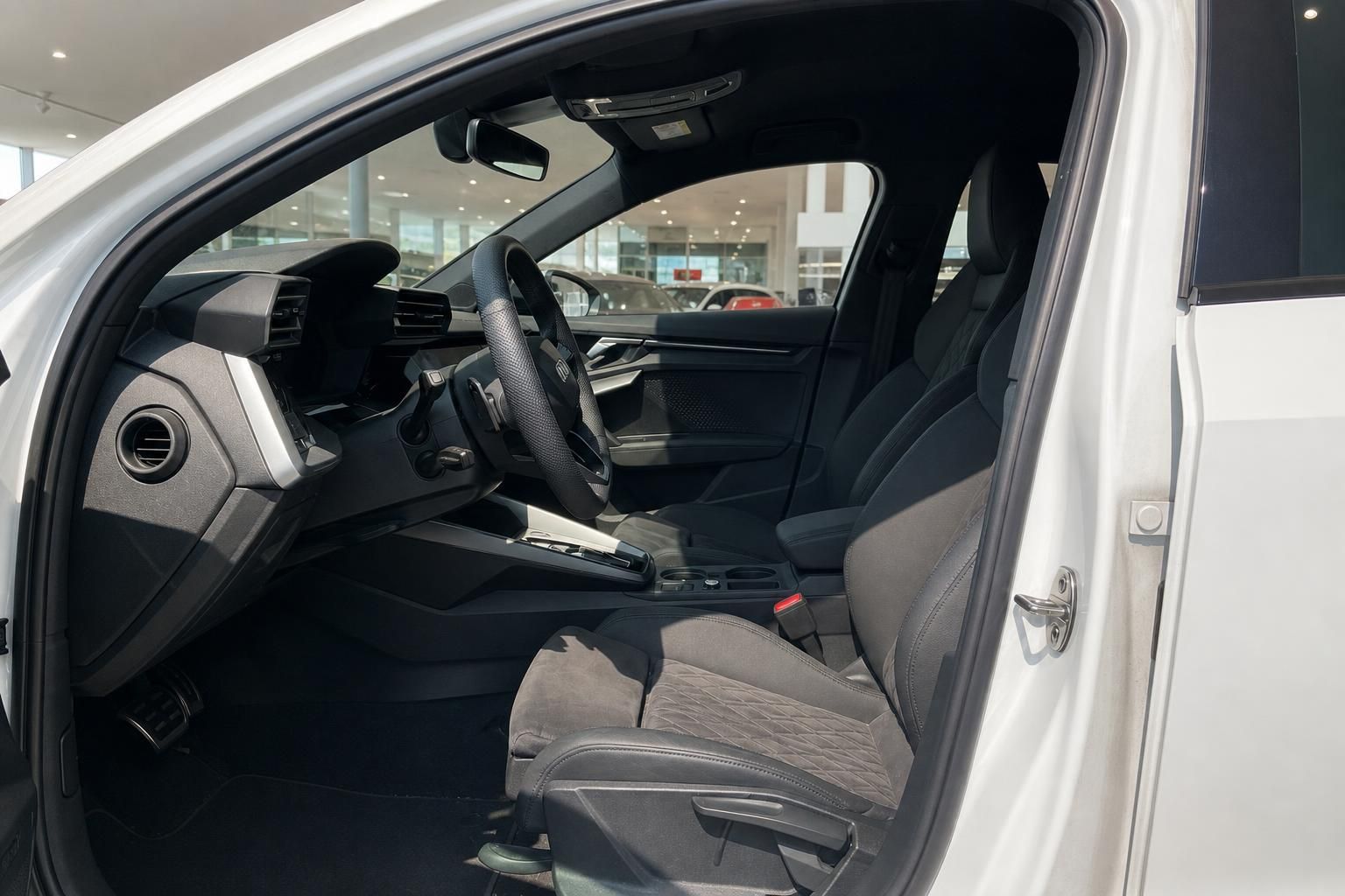 Audi RS3 Innenraum, Sportsitze und Cockpit im Detail