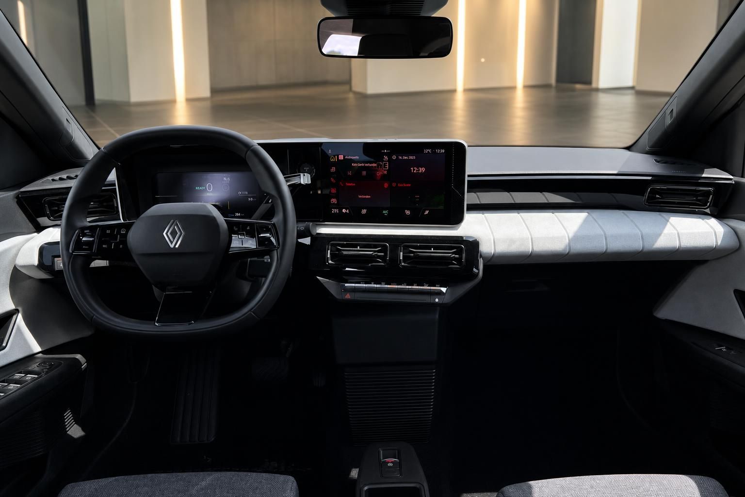 Renault 5 E-Tech Electric Innenraum – Cockpit mit digitalem Display und Lenkrad