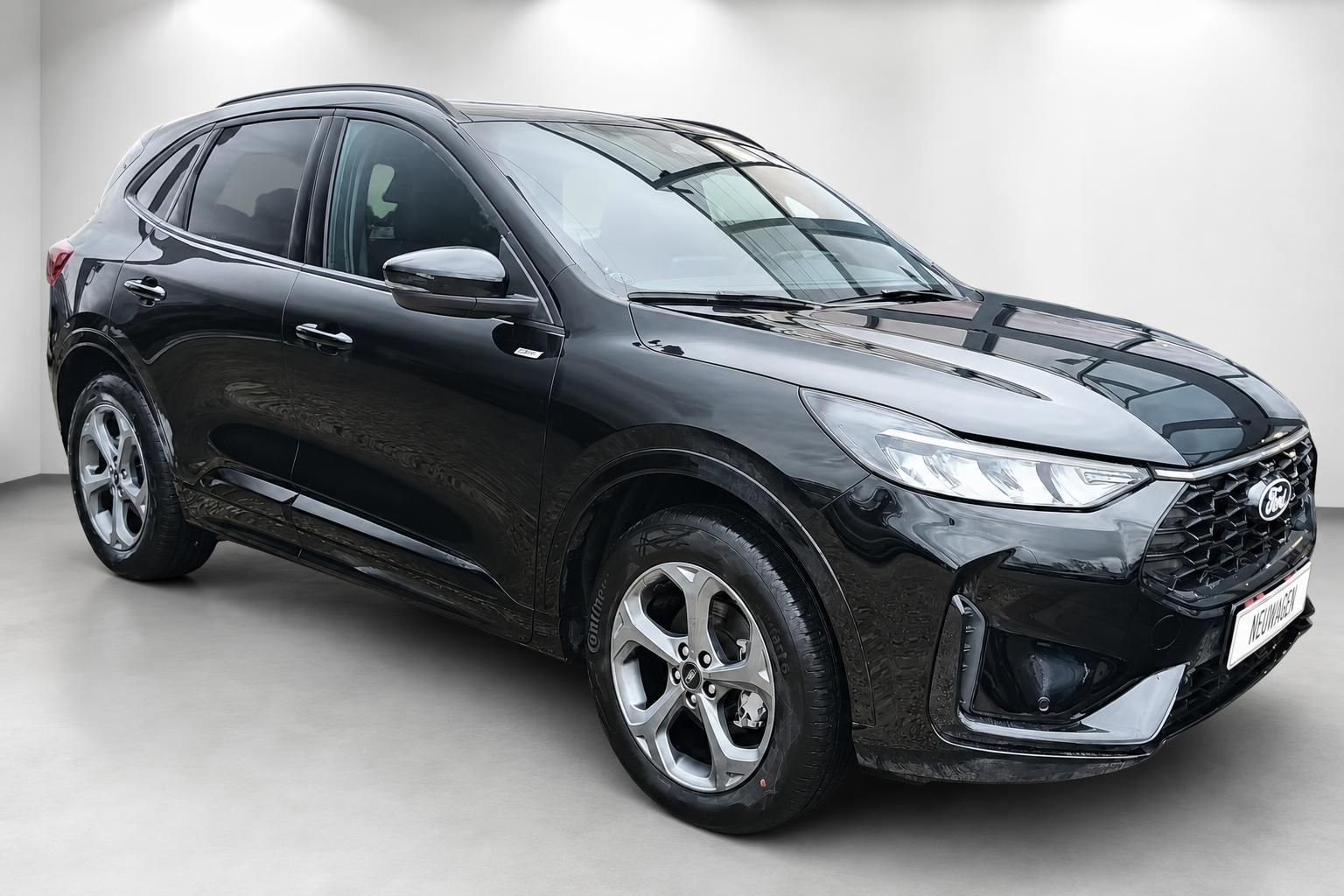 Ford Kuga schwarz Frontansicht SUV Neuwagen