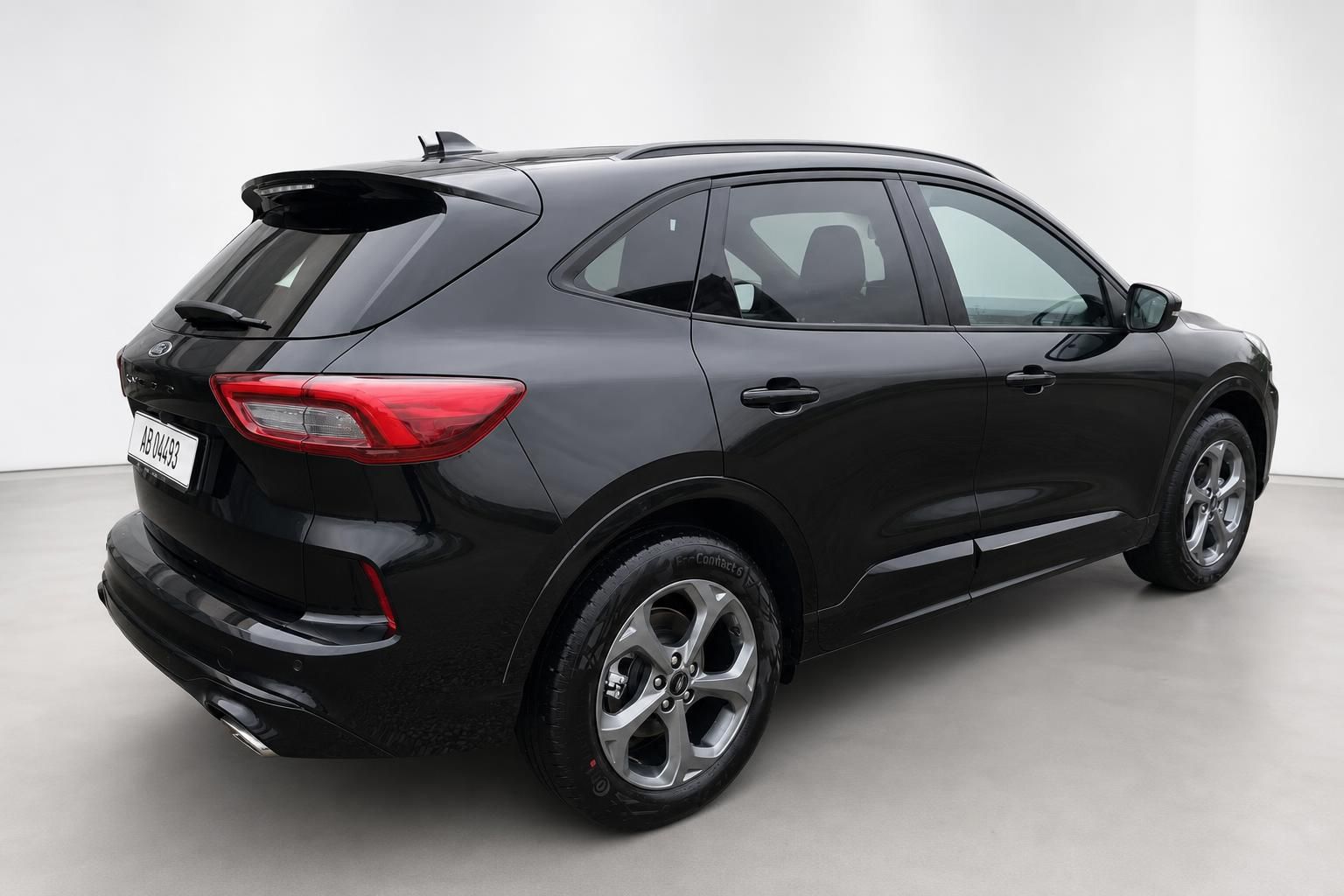 Ford Kuga schwarz, Heck-Seitenansicht mit Alufelgen