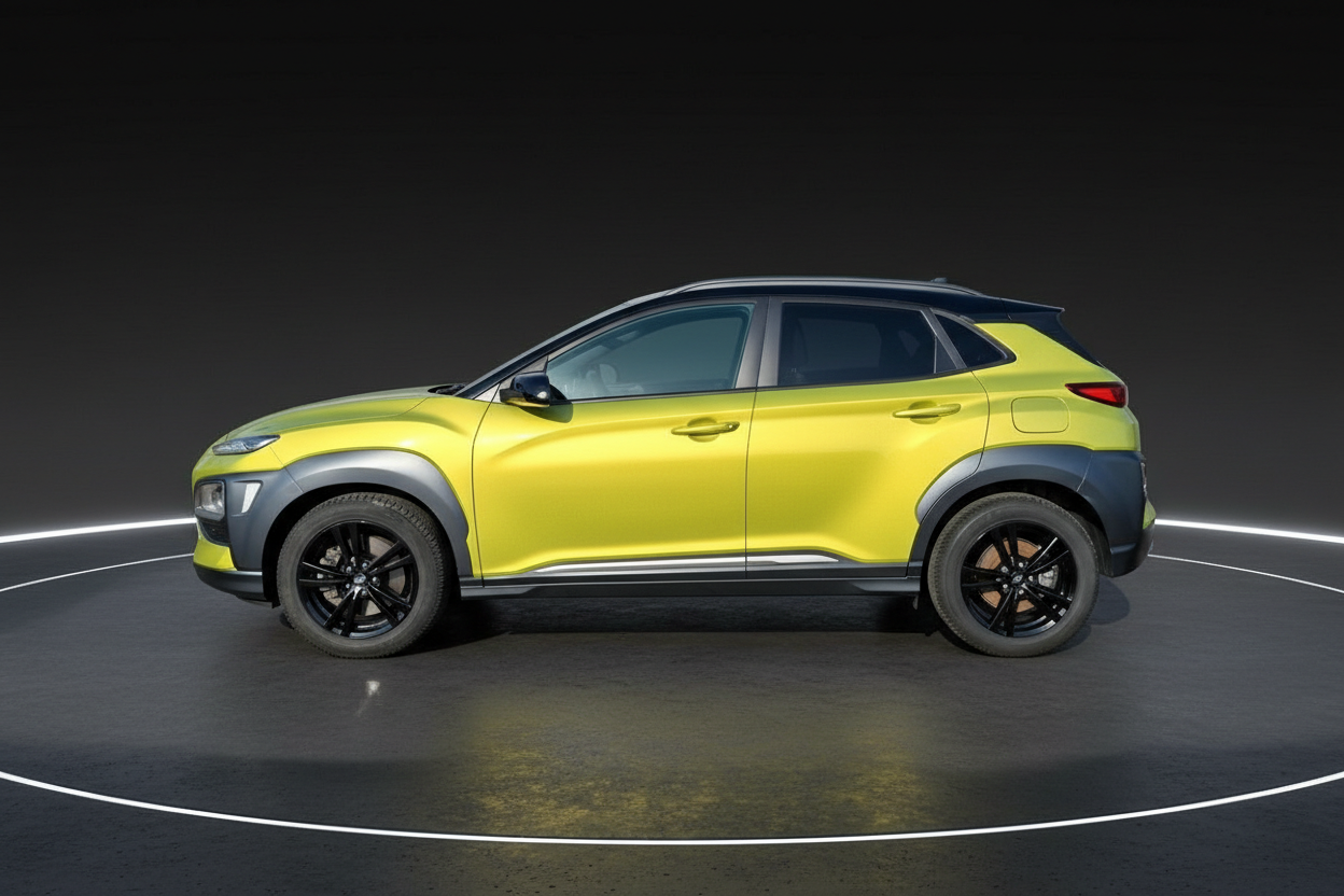 Hyundai Kona in Gelb-Grau Zweifarbig Seitenansicht auf dunklem Studiohintergrund