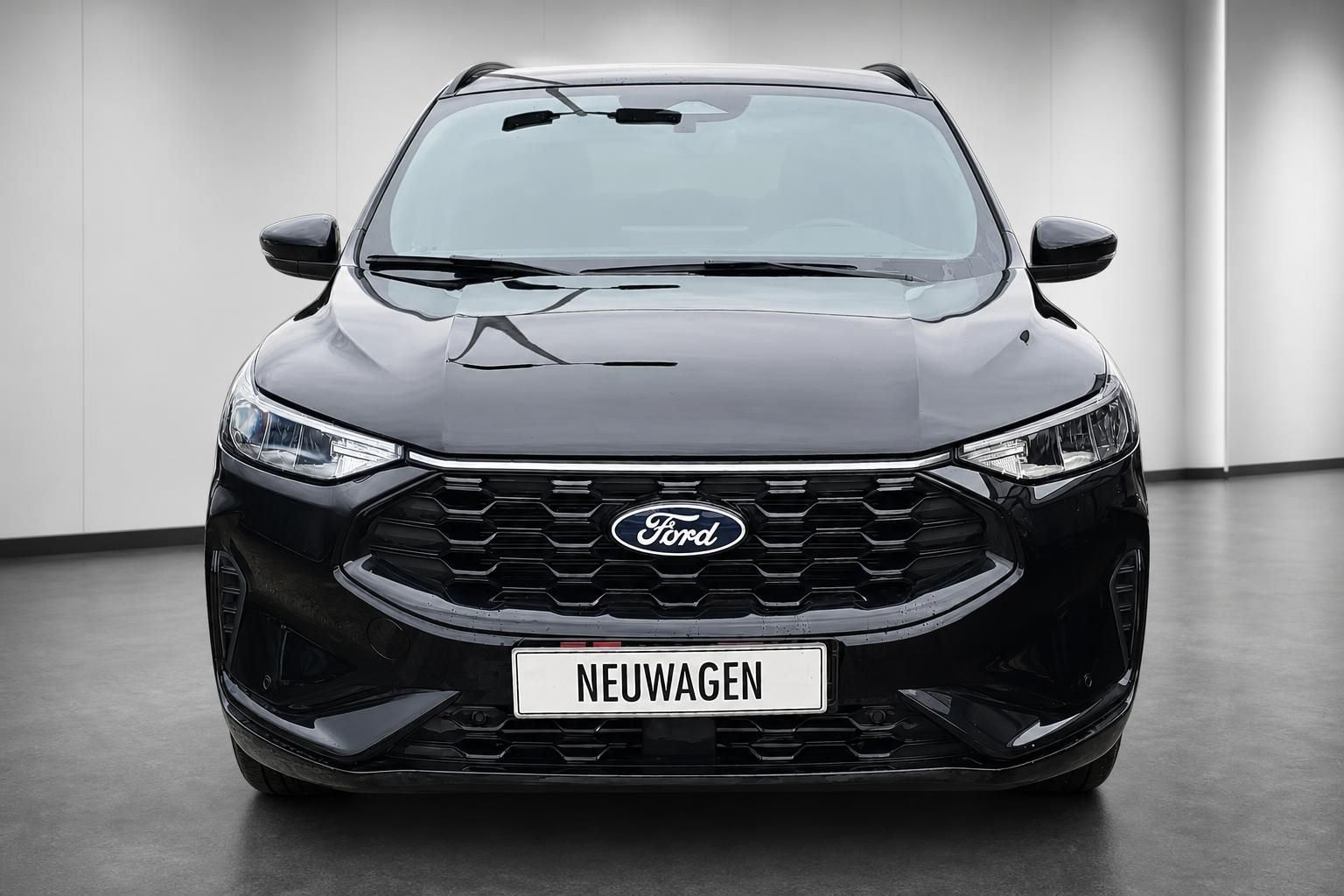 Ford SUV in Schwarz, Frontansicht mit markantem Kühlergrill im Studio