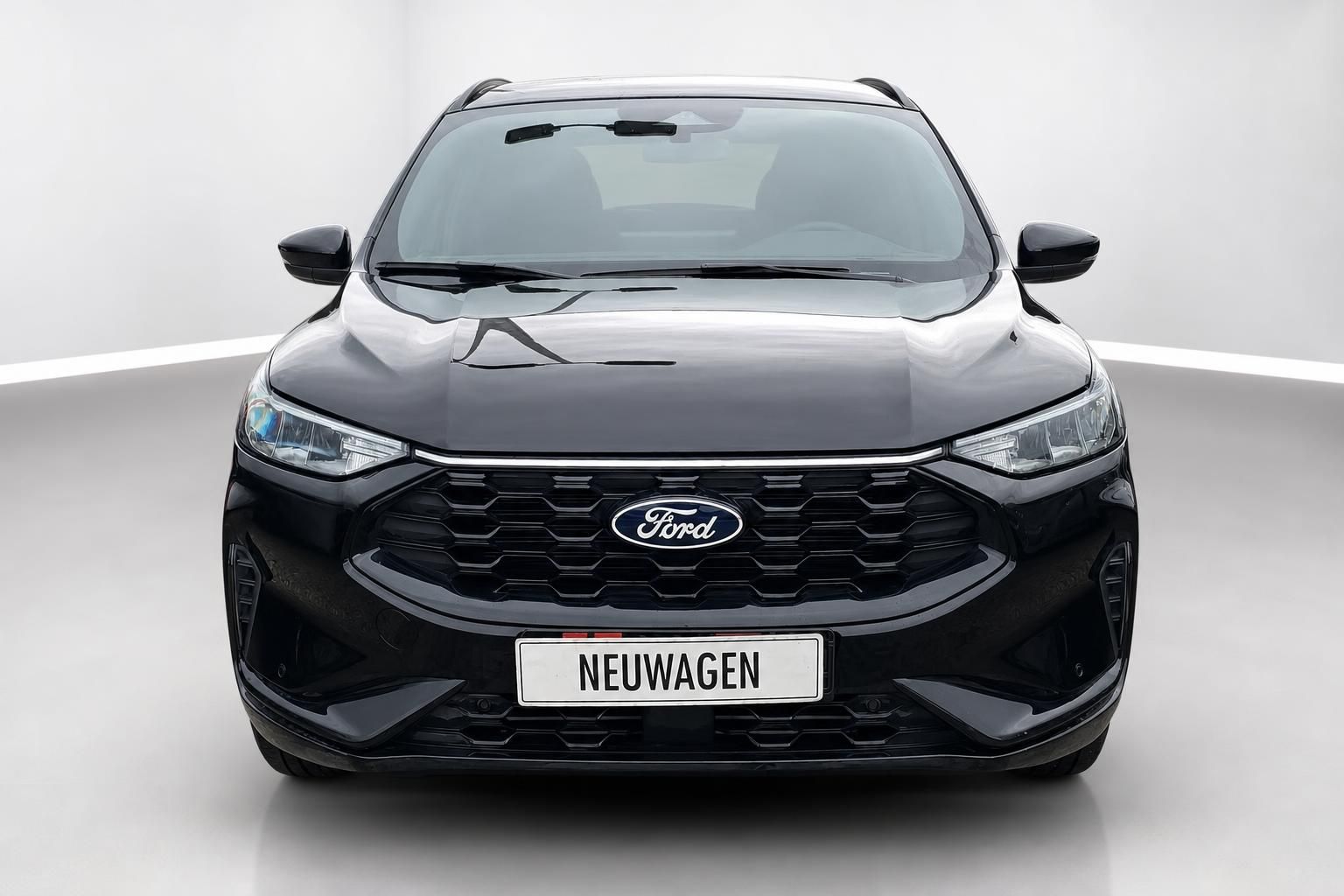 Ford Kuga schwarz Frontansicht Neuwagen Studio