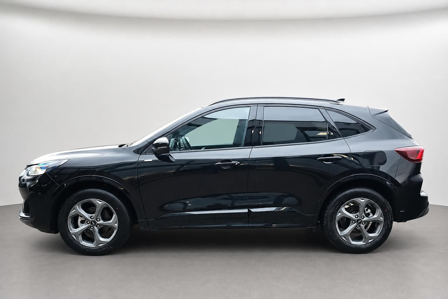 Ford Kuga schwarz SUV Seitenansicht Profil Studio