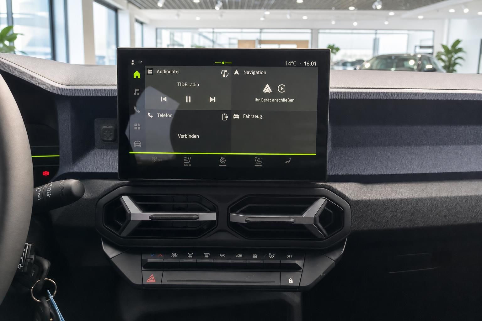 Fahrzeug Infotainment-Display mit Navigation und Multimedia-Funktionen im Detail