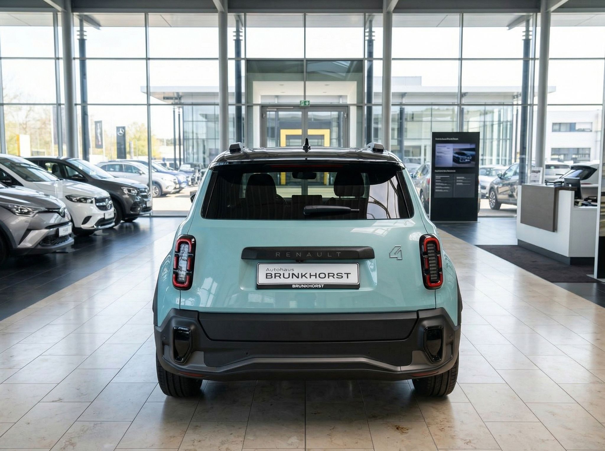 Türkiser Renault SUV Heckansicht im Autohaus mit LED-Rücklichtern und Autohaus Brunkhorst Kennzeichen