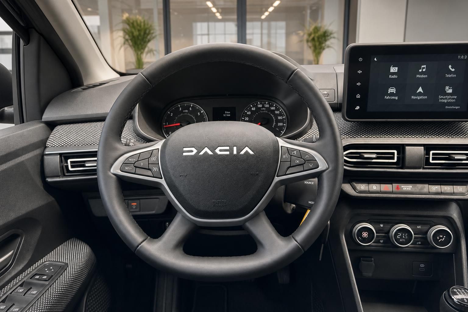 Dacia Fahrzeug Innenraum mit Lenkrad, Armaturenbrett und modernem Infotainment-Display