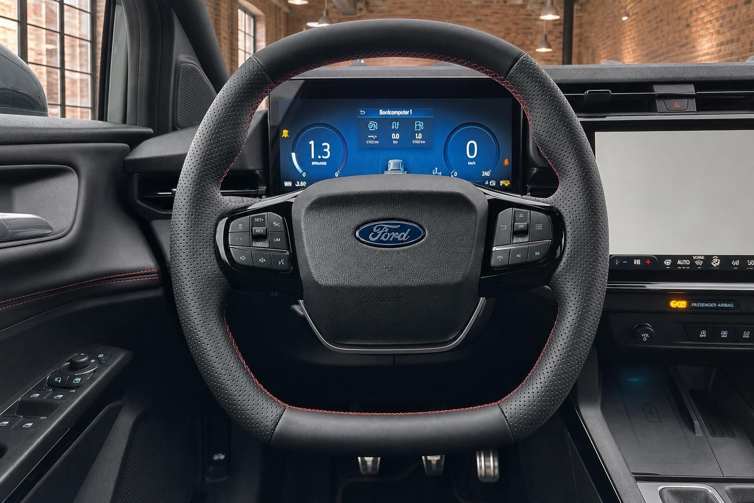 Ford Lenkrad mit Ford Logo und digitalem Kombiinstrument im Cockpit