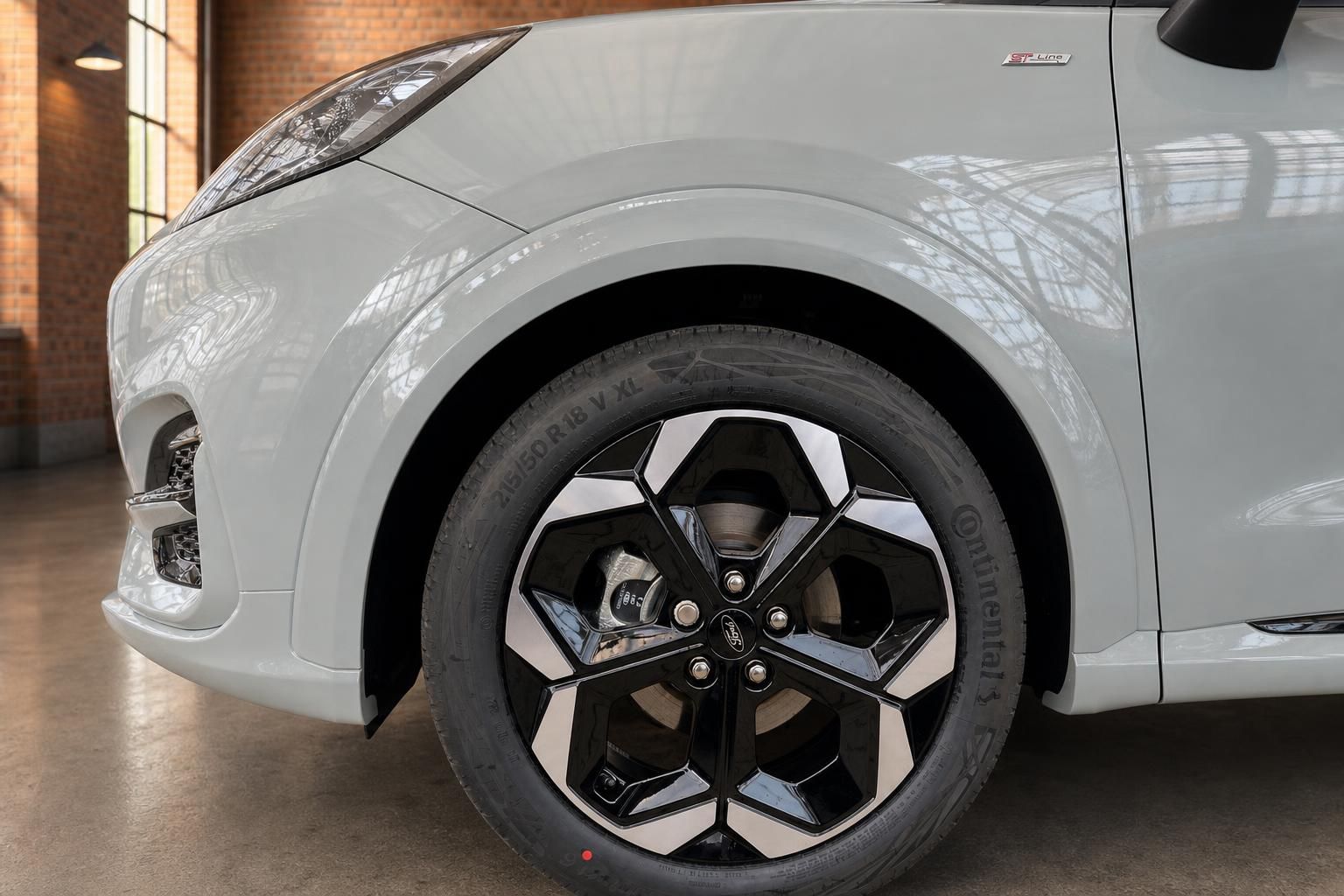 Ford Puma ST-Line Detailansicht Leichtmetallfelge und Radlauf