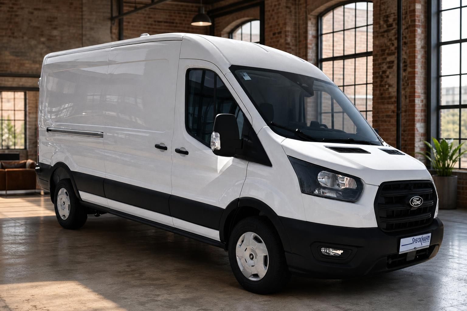 Ford Transit Kastenwagen weiß, Frontansicht in Loft mit Fenstern