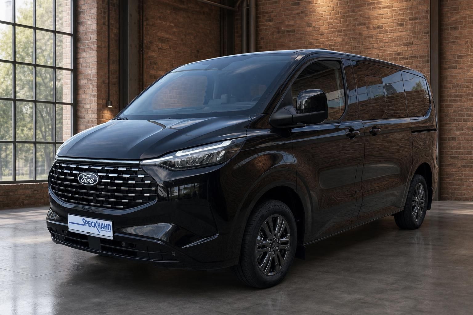 Ford Tourneo schwarz Frontansicht mit Kuehlergrill in Loftambiente