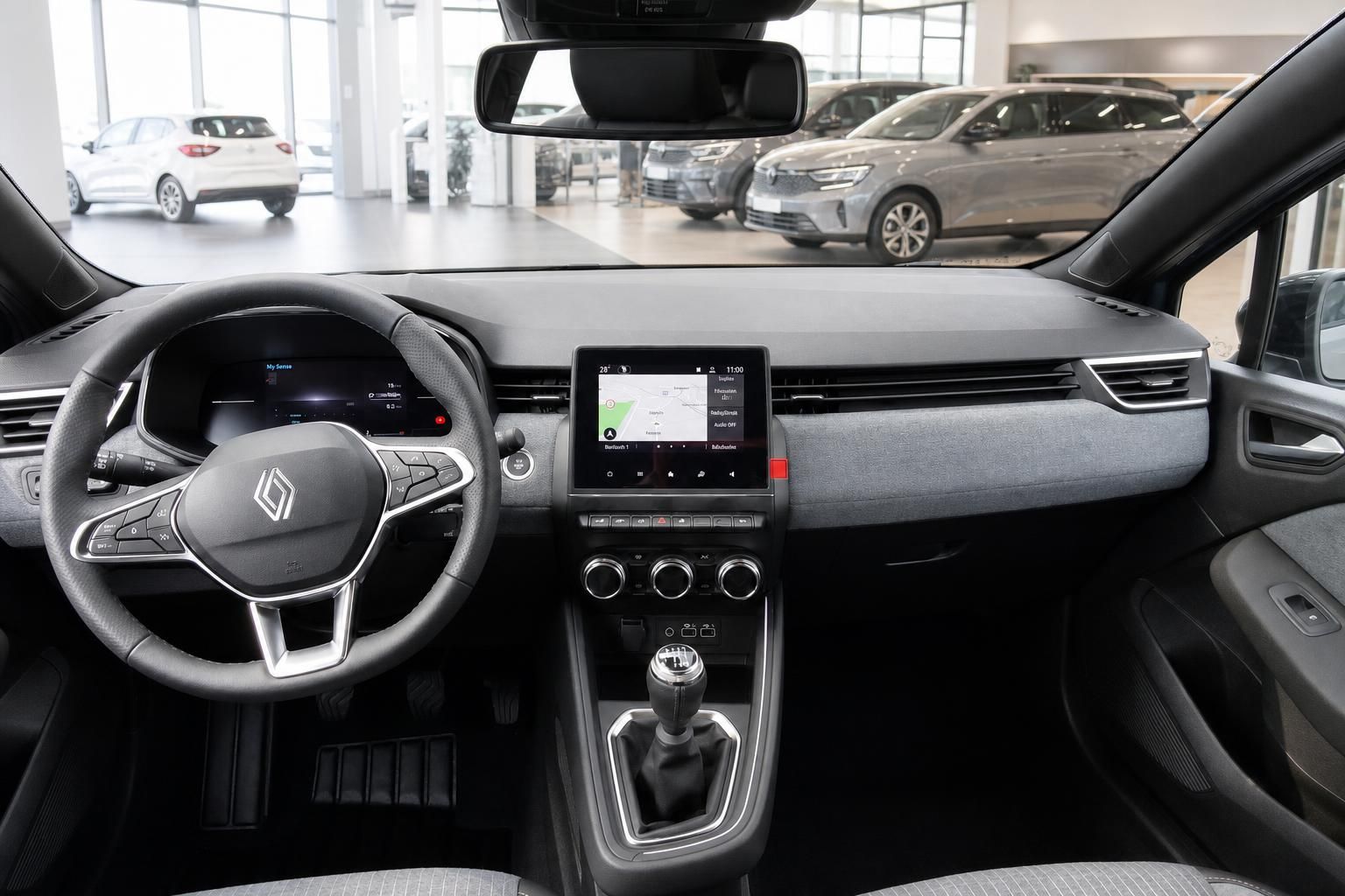 Renault Cockpit mit Lenkrad, Navigationsdisplay und Schaltknauf
