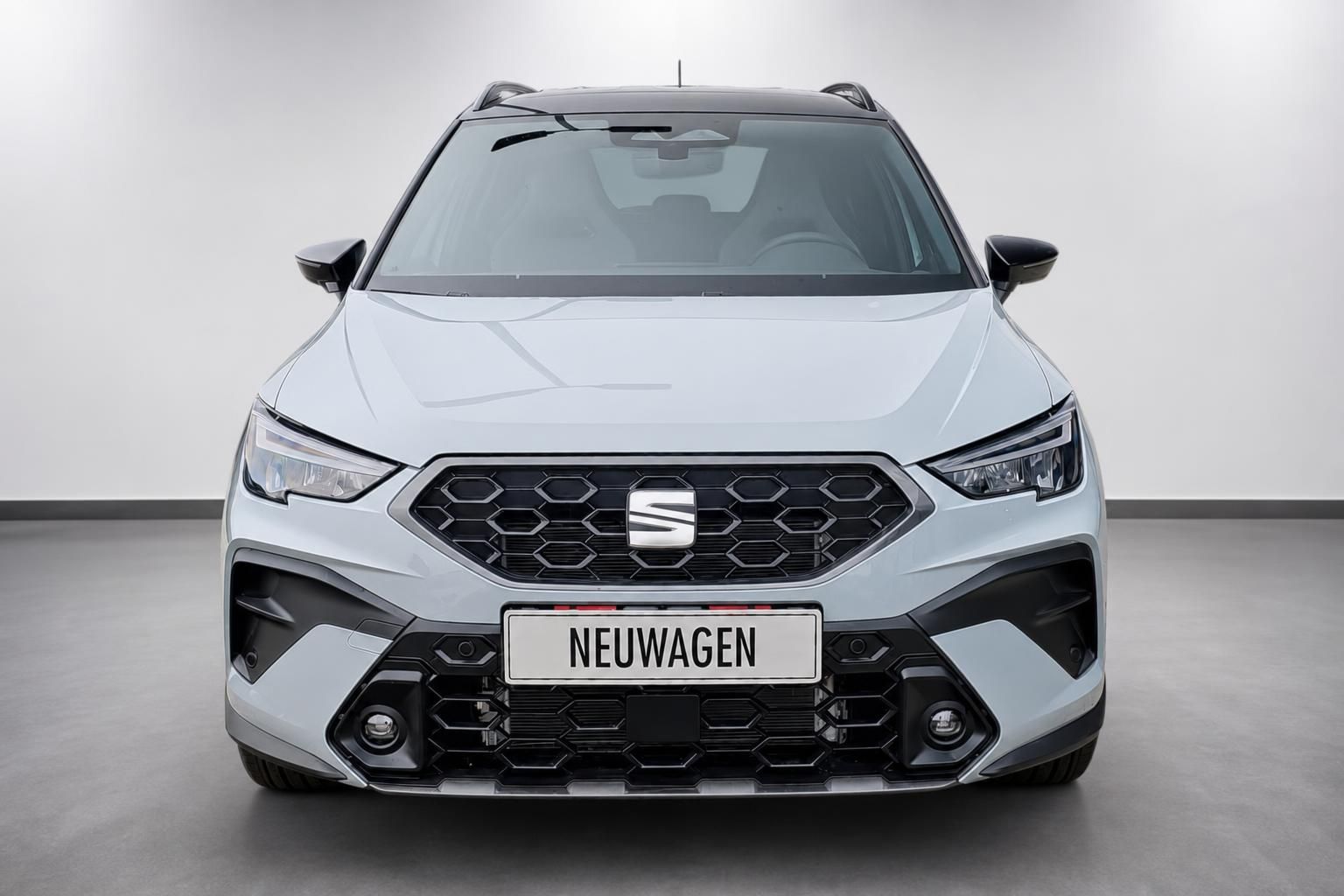 SEAT Arona Frontansicht mit Kühlergrill und LED-Scheinwerfern